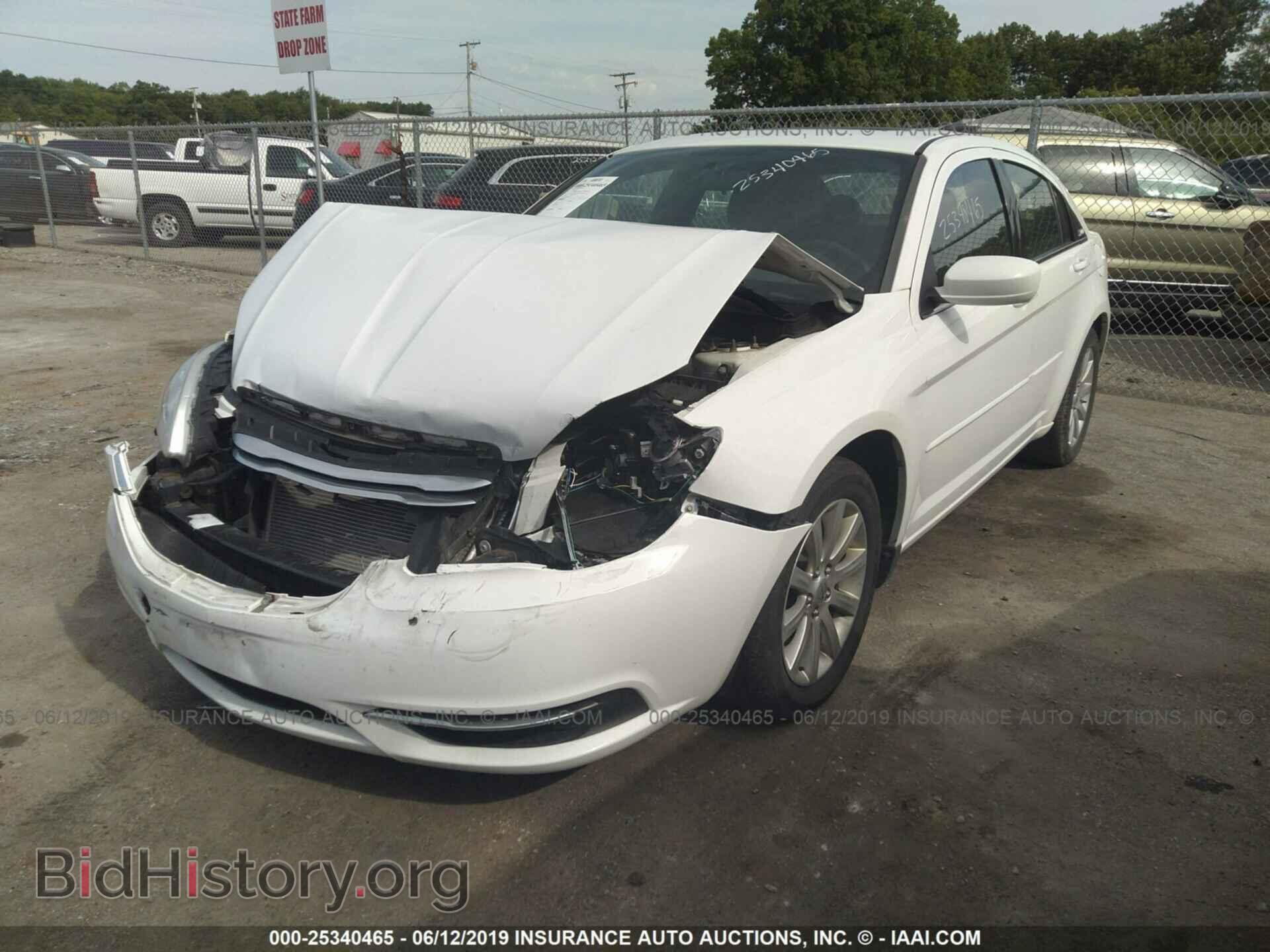 2011 CHRYSLER 200 - VIN: 1C3BC1FG8BN553158 - Фото 2