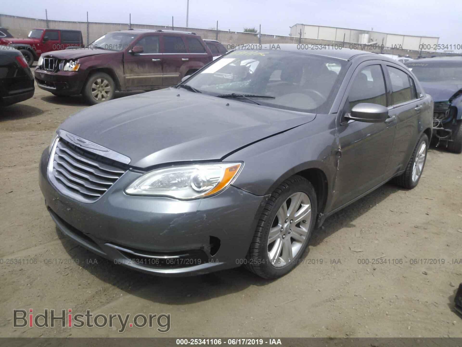 2013 CHRYSLER 200 - VIN: 1C3CCBBB5DN605630 - Photo 2