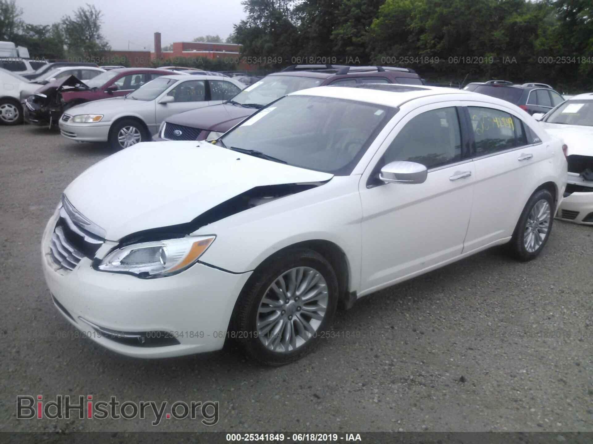 2011 CHRYSLER 200 - VIN: 1C3BC2FG8BN520036 - Photo 2
