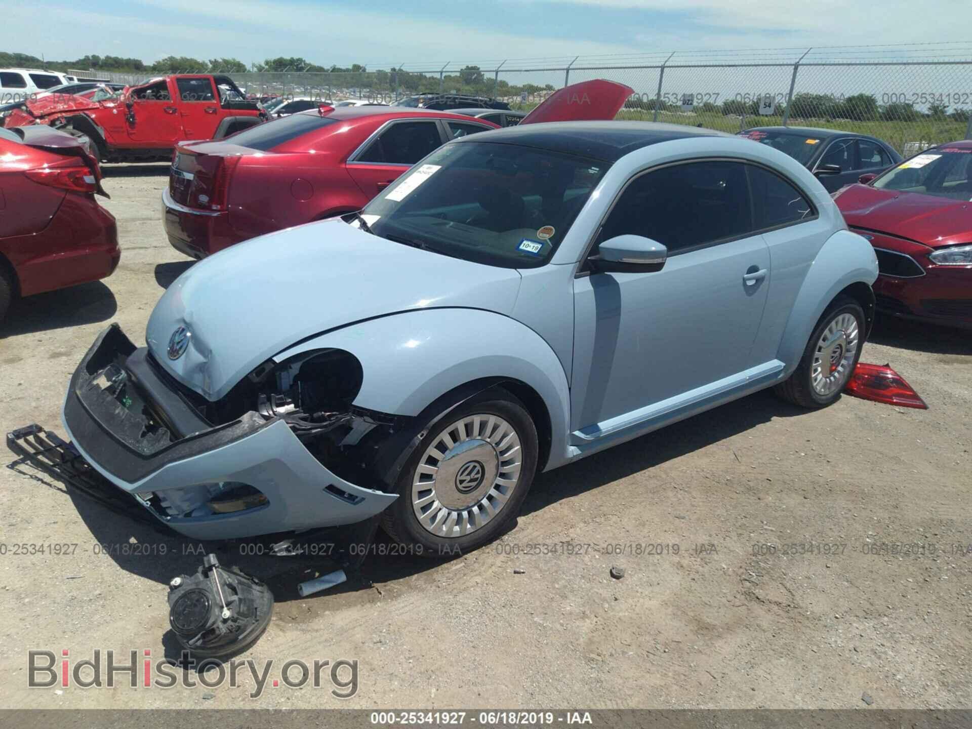 2014 VOLKSWAGEN BEETLE - VIN: 3VWJX7AT7EM631296 - Фото 2
