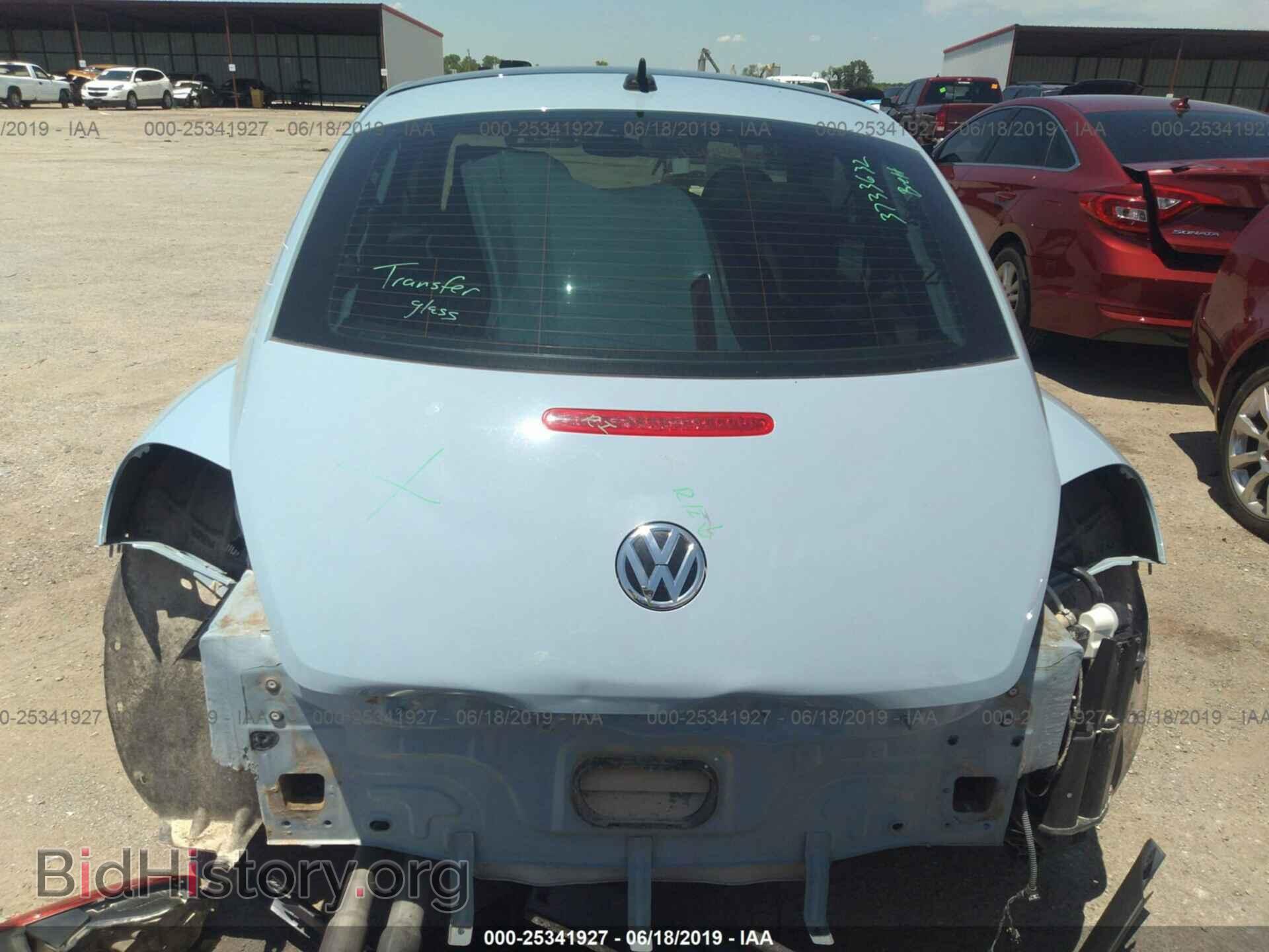2014 VOLKSWAGEN BEETLE - VIN: 3VWJX7AT7EM631296 - Фото 6