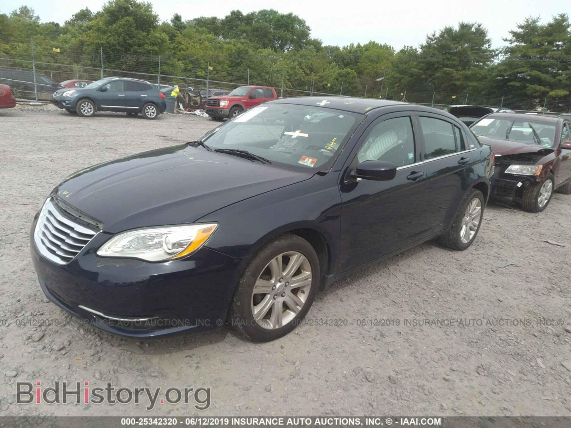 2013 CHRYSLER 200 - VIN: 1C3CCBAB3DN735889 - Photo 2
