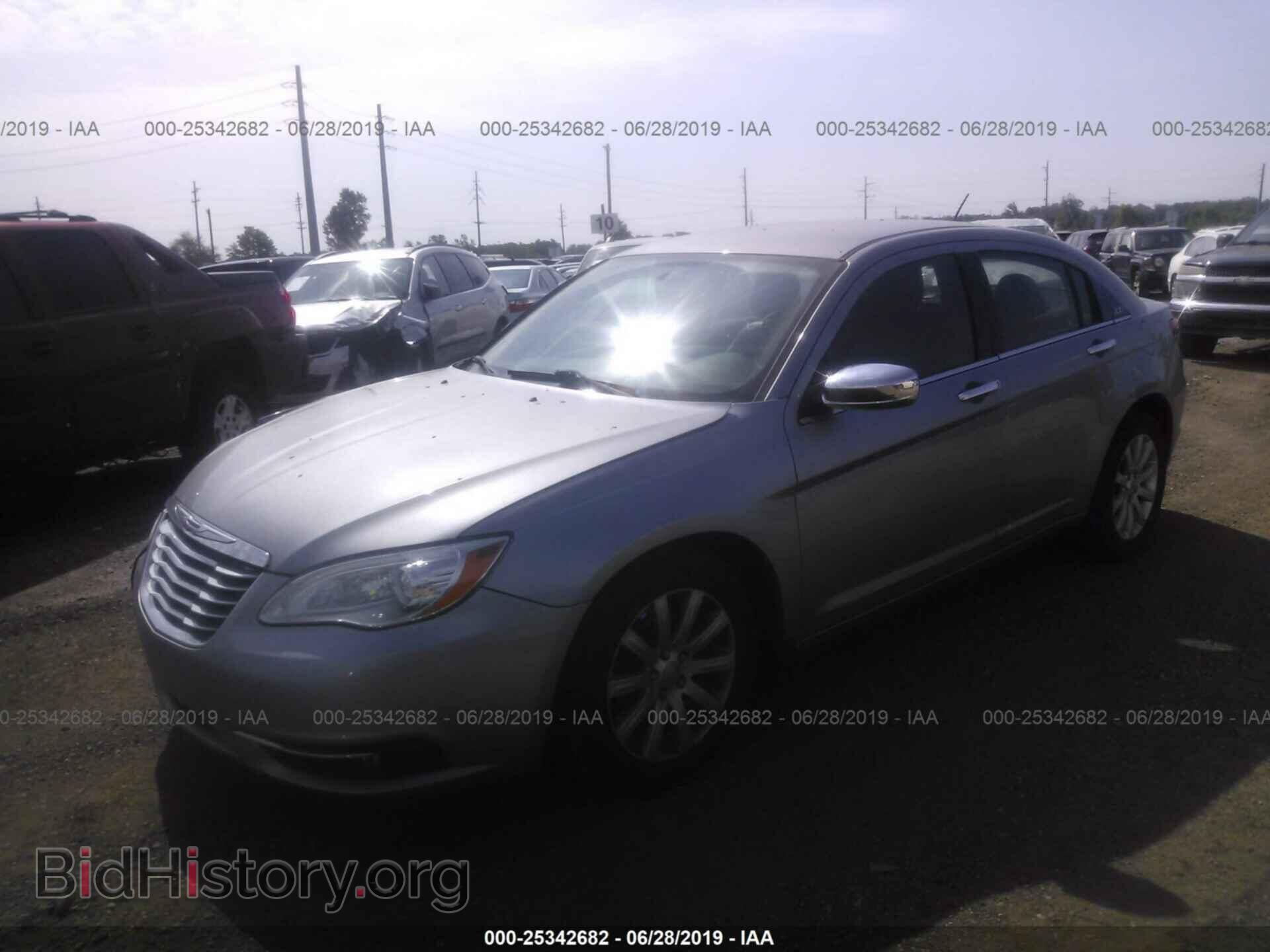 2013 CHRYSLER 200 - VIN: 1C3CCBCG3DN674407 - Фото 2