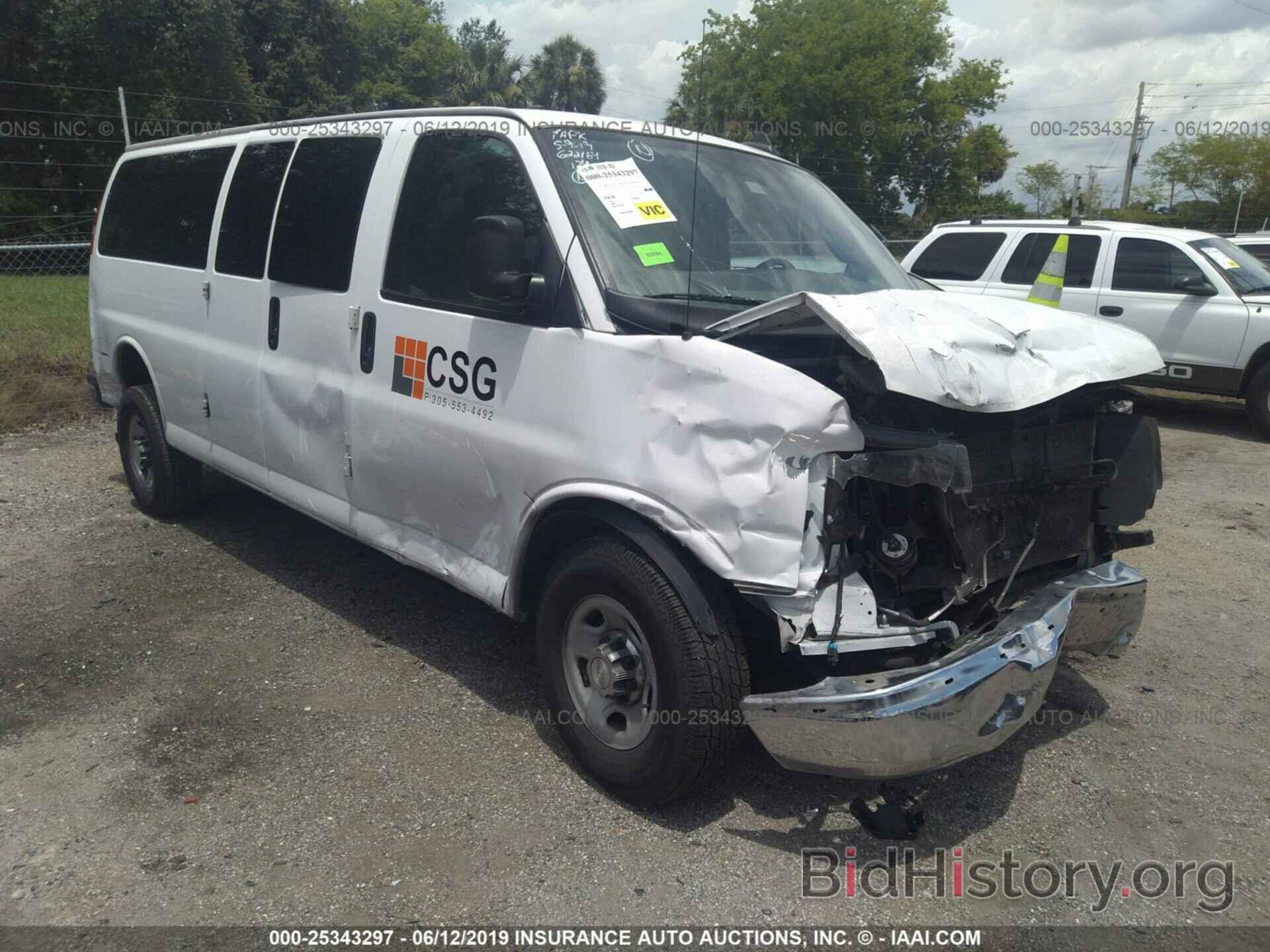 Photo 1GAZGPFG1H1113907 - CHEVROLET EXPRESS G3500 2017