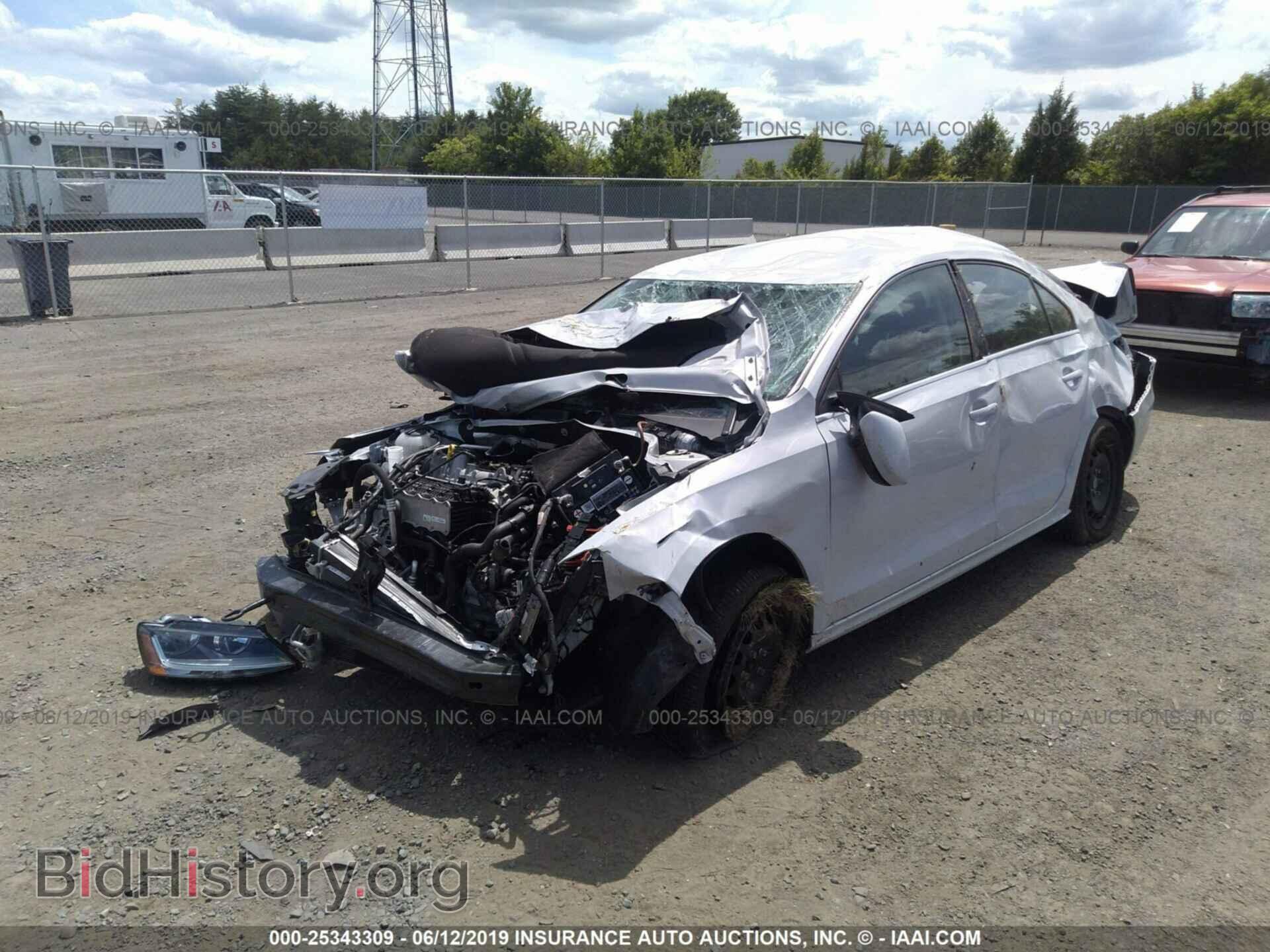 2017 VOLKSWAGEN JETTA - VIN: 3VW2B7AJ2HM410405 - Photo 2