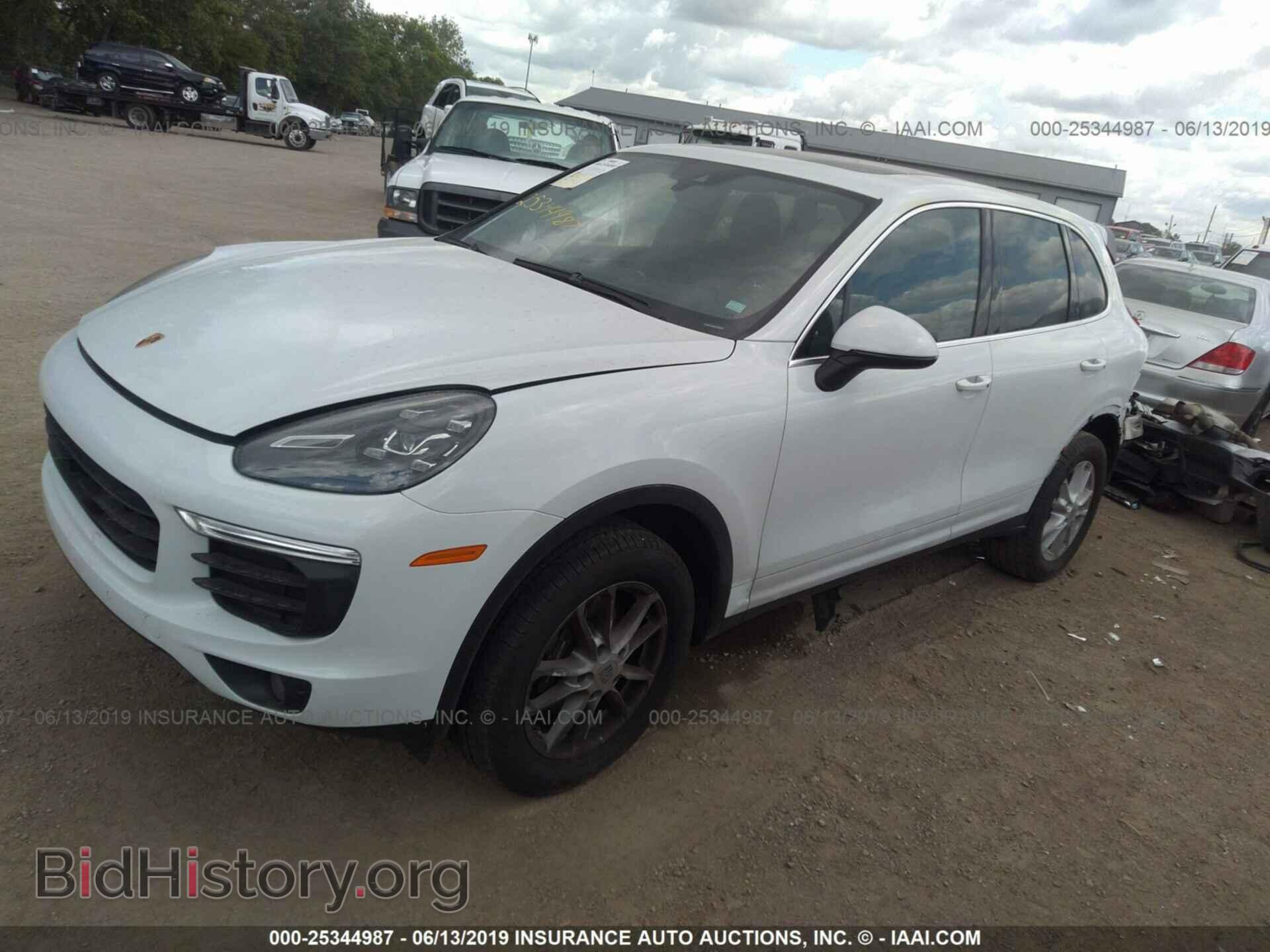 2016 PORSCHE CAYENNE - VIN: WP1AA2A28GLA04821 - Photo 2