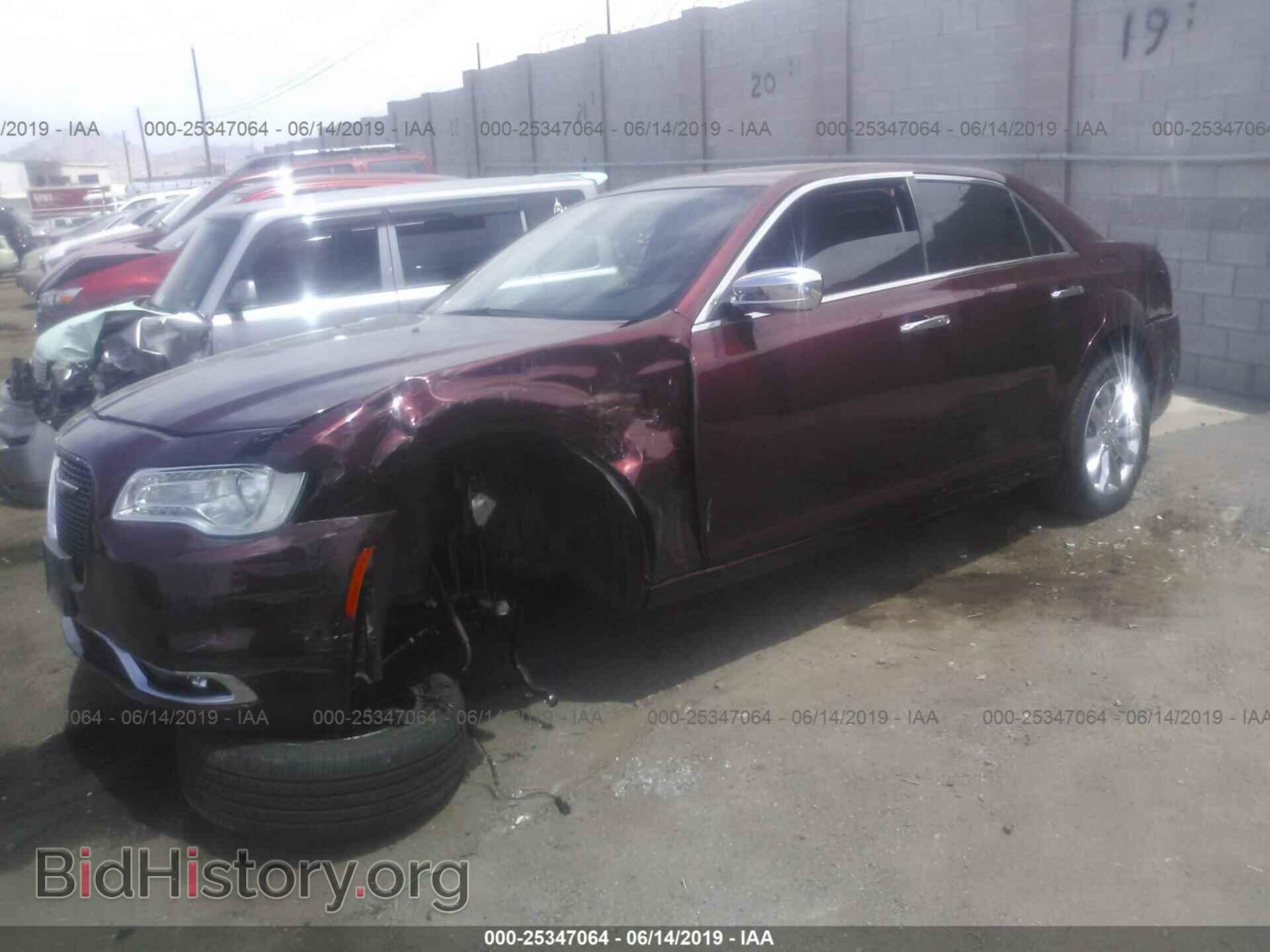 2017 CHRYSLER 300C - VIN: 2C3CCAKG2HH571585 - Фото 2