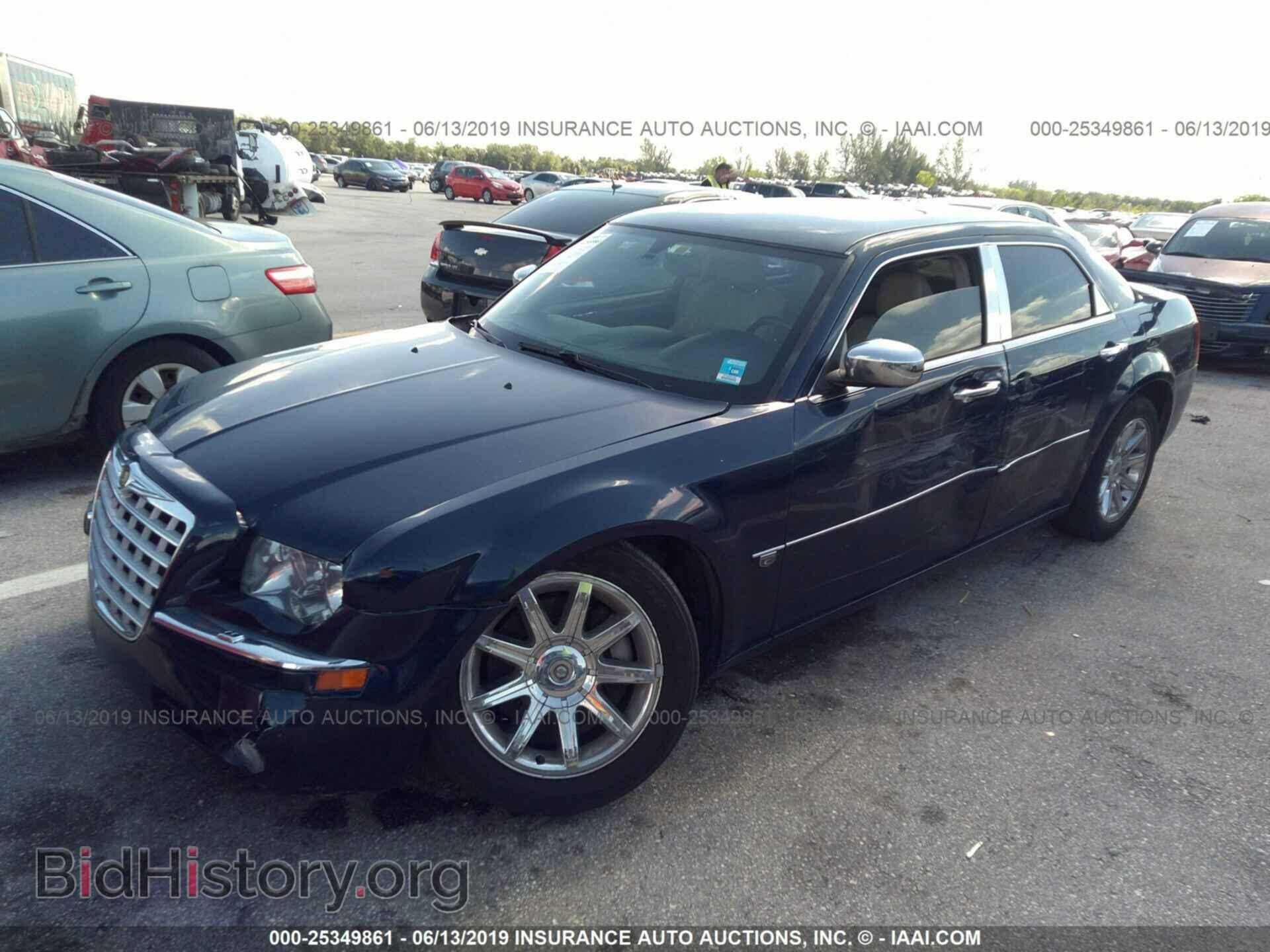 2005 CHRYSLER 300C - VIN: 2C3AA63H35H543579 - Фото 2