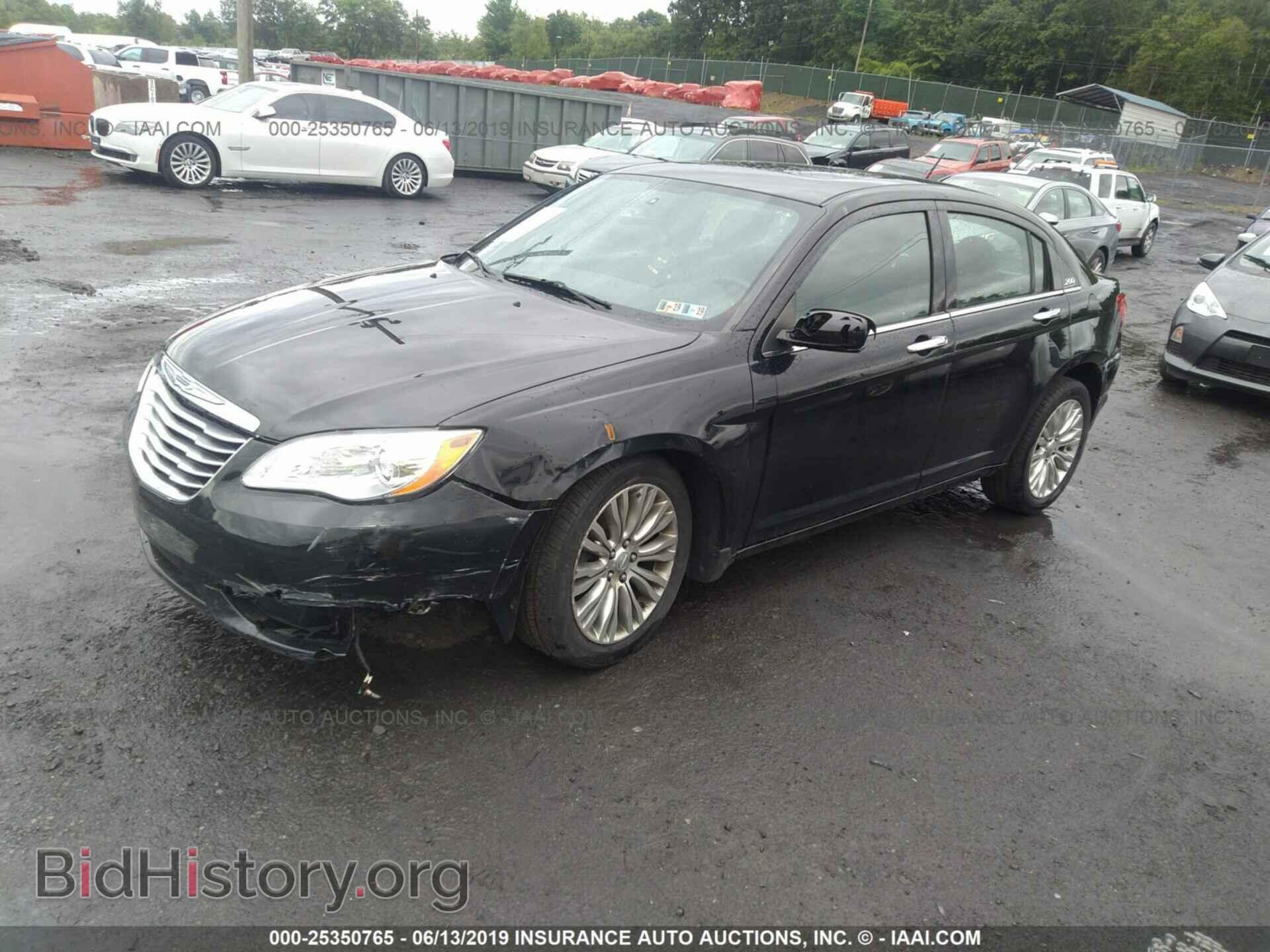 2011 CHRYSLER 200 - VIN: 1C3BC2FG8BN623067 - Фото 2