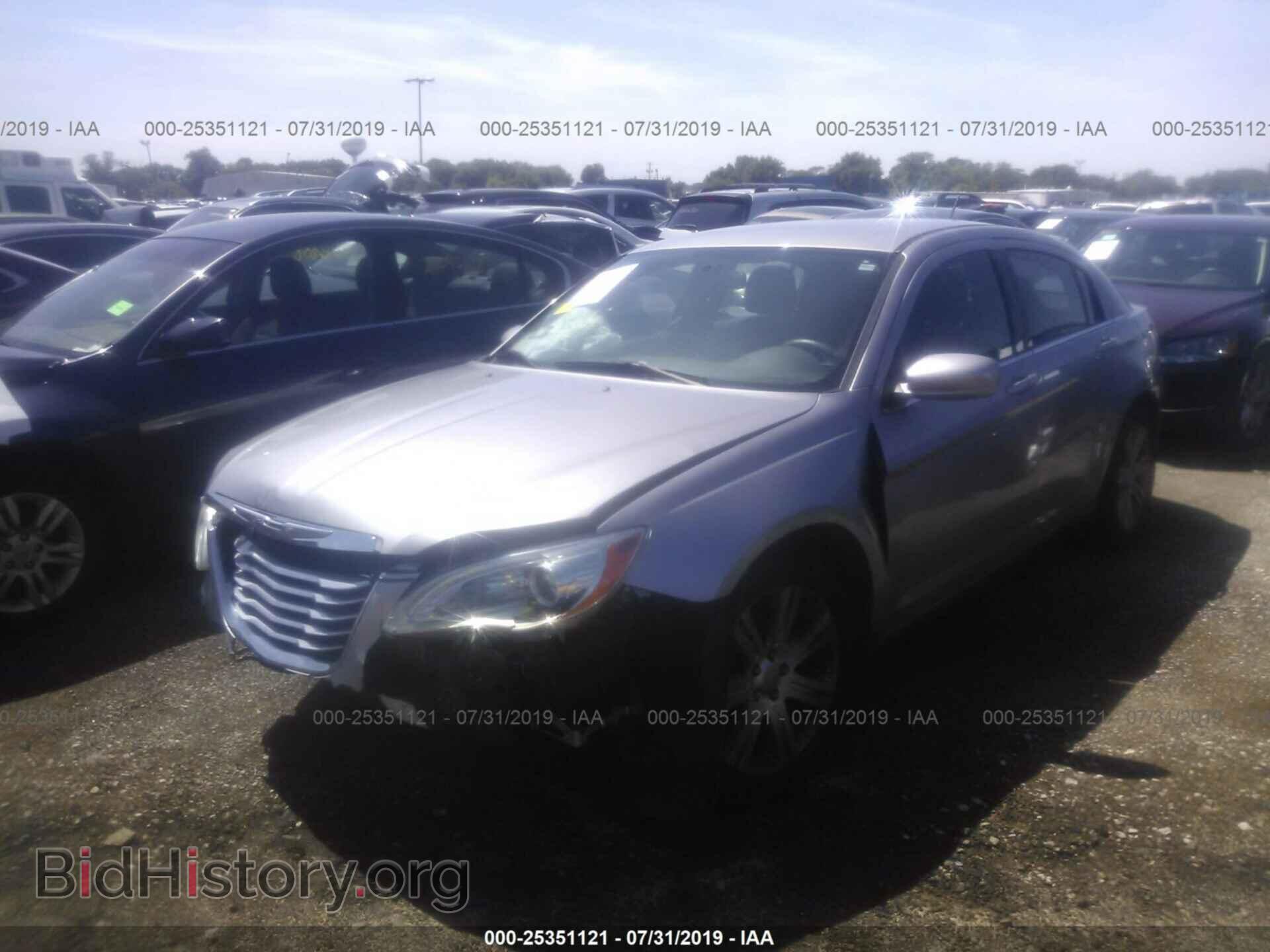 2013 CHRYSLER 200 - VIN: 1C3CCBAB1DN647455 - Photo 2