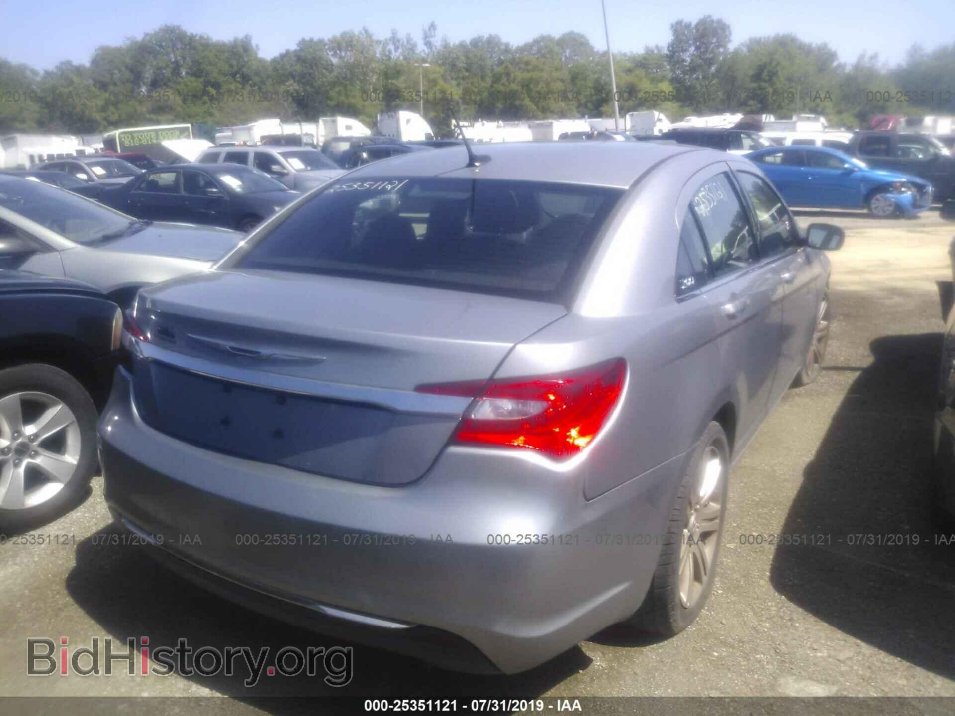 2013 CHRYSLER 200 - VIN: 1C3CCBAB1DN647455 - Photo 4