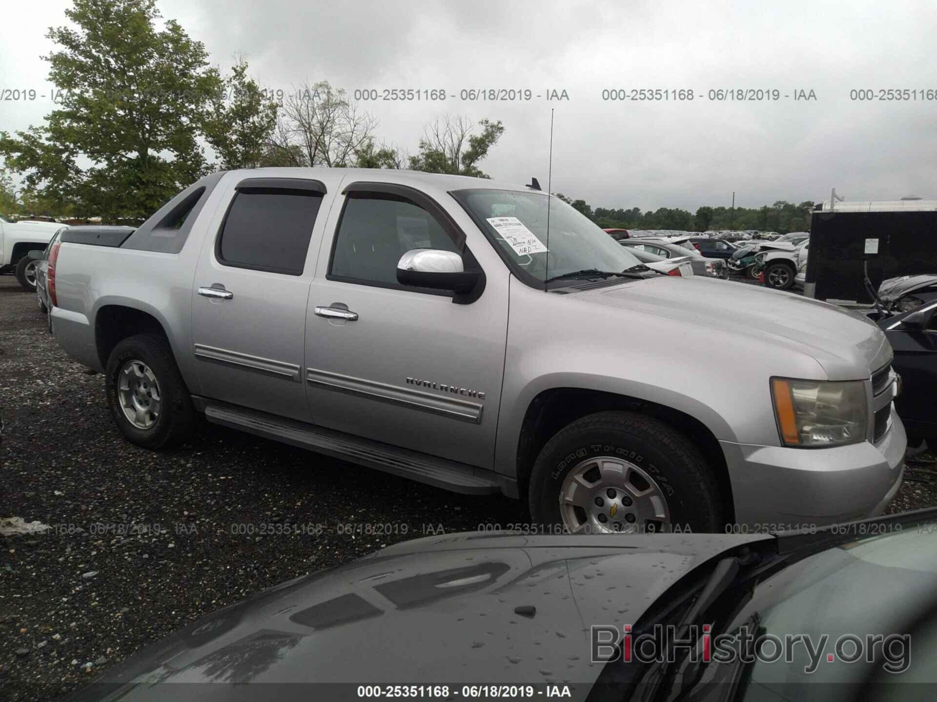 Photo 3GNVKEE03AG154583 - CHEVROLET AVALANCHE 2010