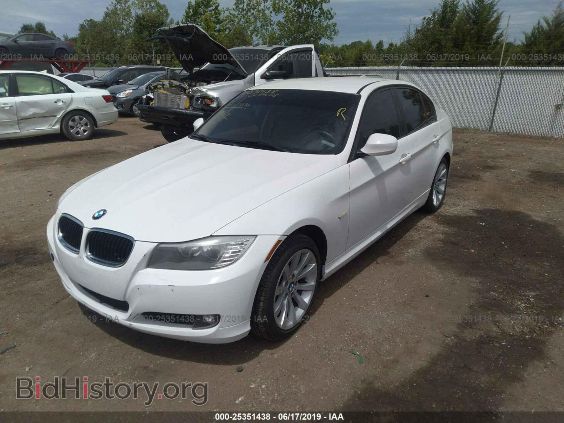 2011 BMW 328 - VIN: WBAPH7C53BE678428 - Photo 2