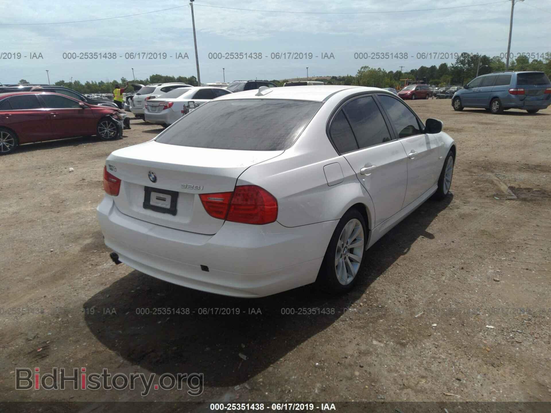 2011 BMW 328 - VIN: WBAPH7C53BE678428 - Photo 4