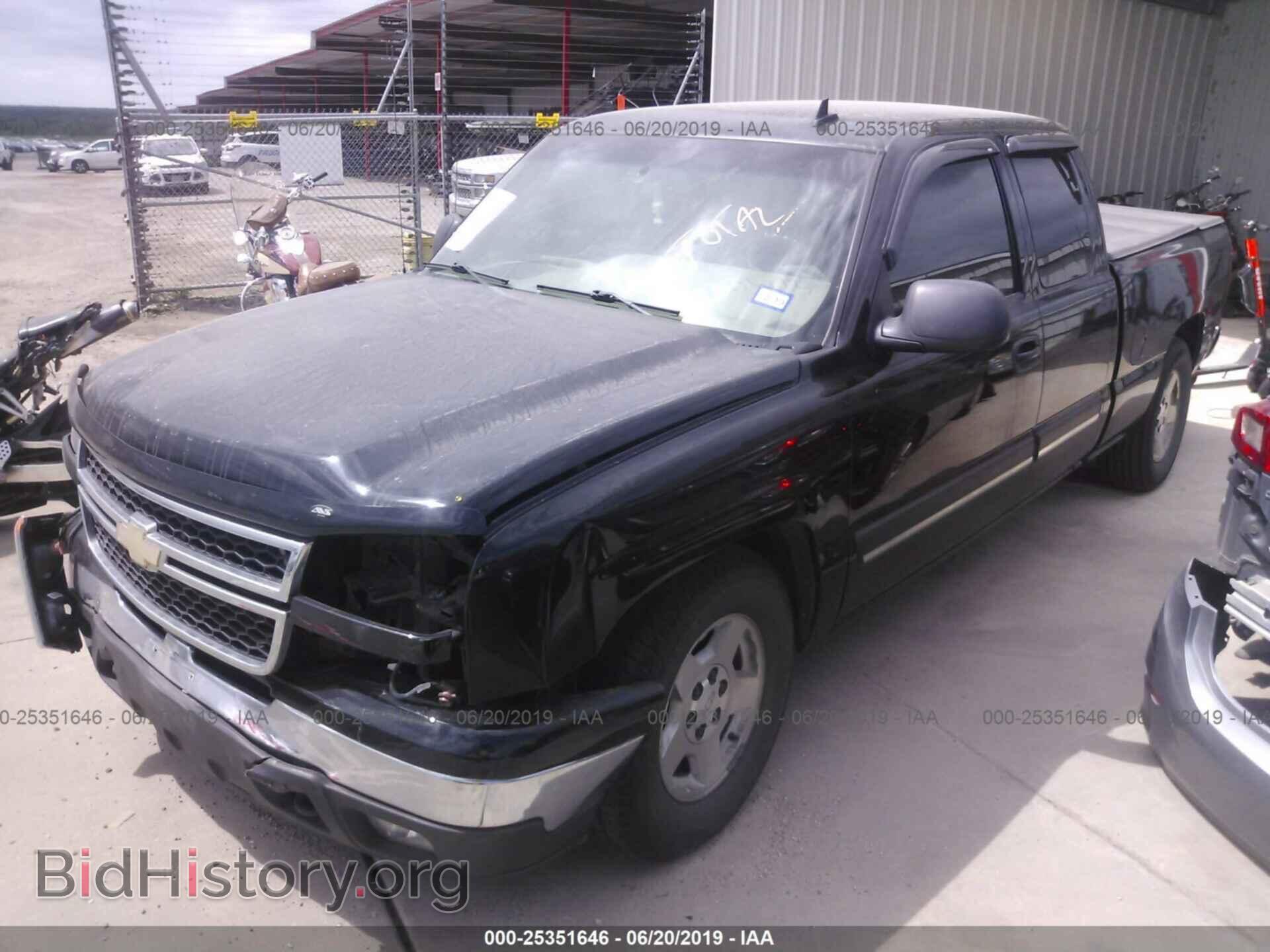 2006 CHEVROLET SILVERADO - VIN: 2GCEC19V561147378 - Фото 2