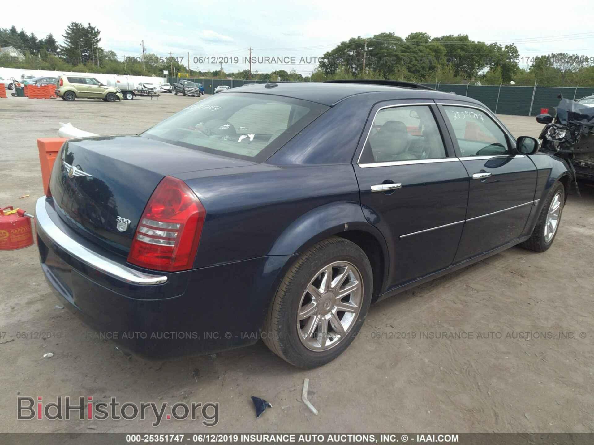 2006 CHRYSLER 300C - VIN: 2C3KA63H56H451301 - Фото 4