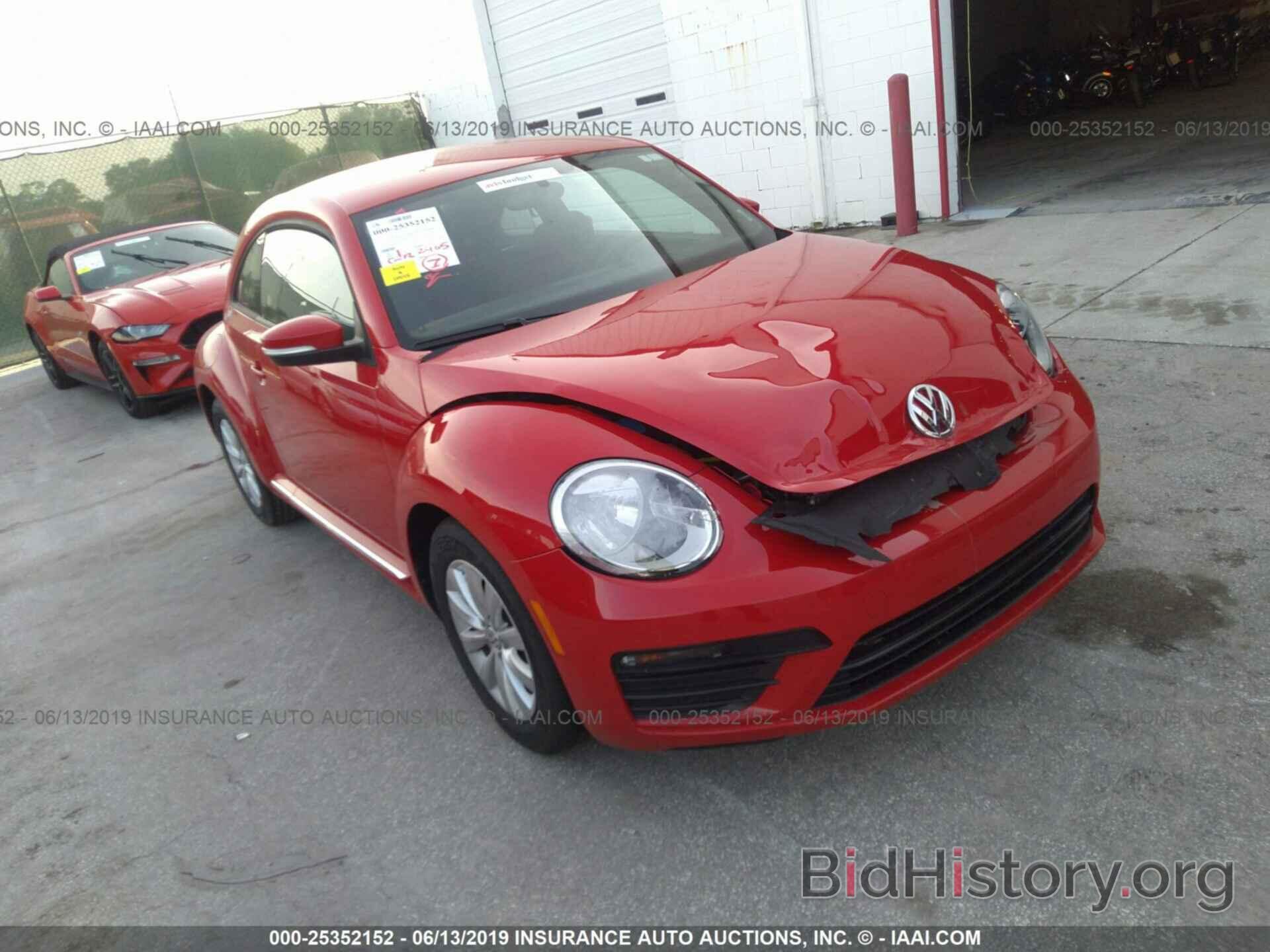 Photo 3VWFD7AT7KM708372 - VOLKSWAGEN BEETLE 2019