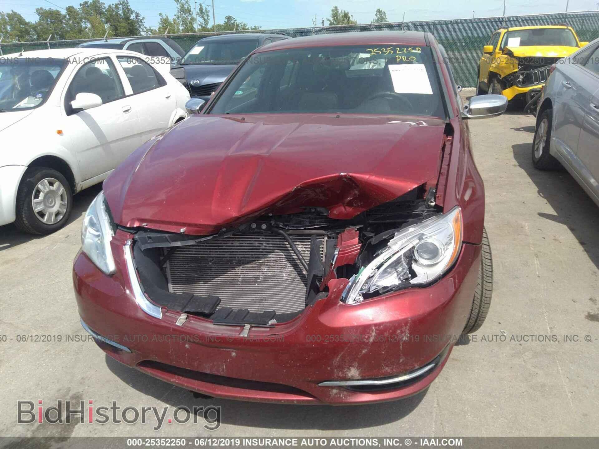 2012 CHRYSLER 200 - VIN: 1C3CCBCG2CN298149 - Фото 6