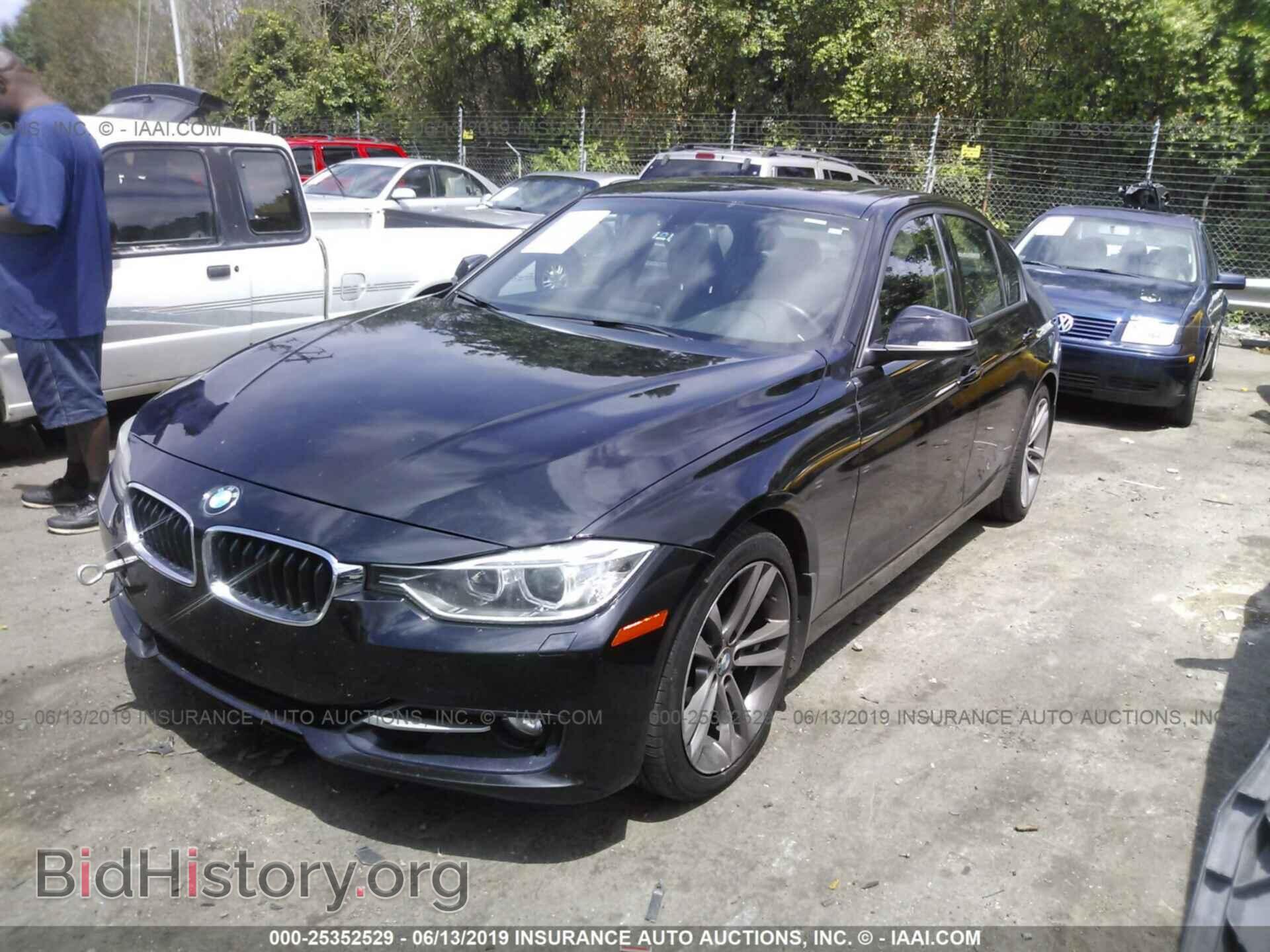 2012 BMW 328 - VIN: WBA3A5C5XCF256644 - Фото 2