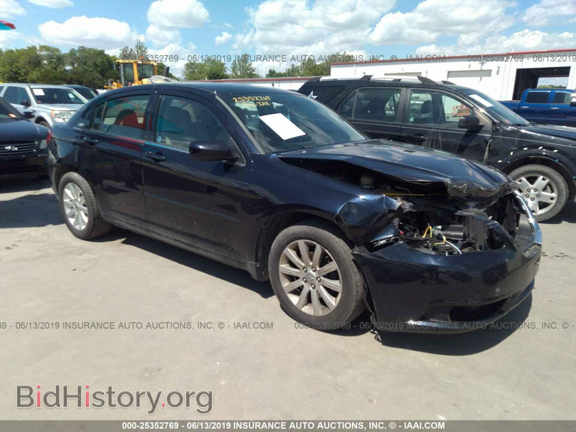 Photo 1C3BC1FG3BN539300 - CHRYSLER 200 2011