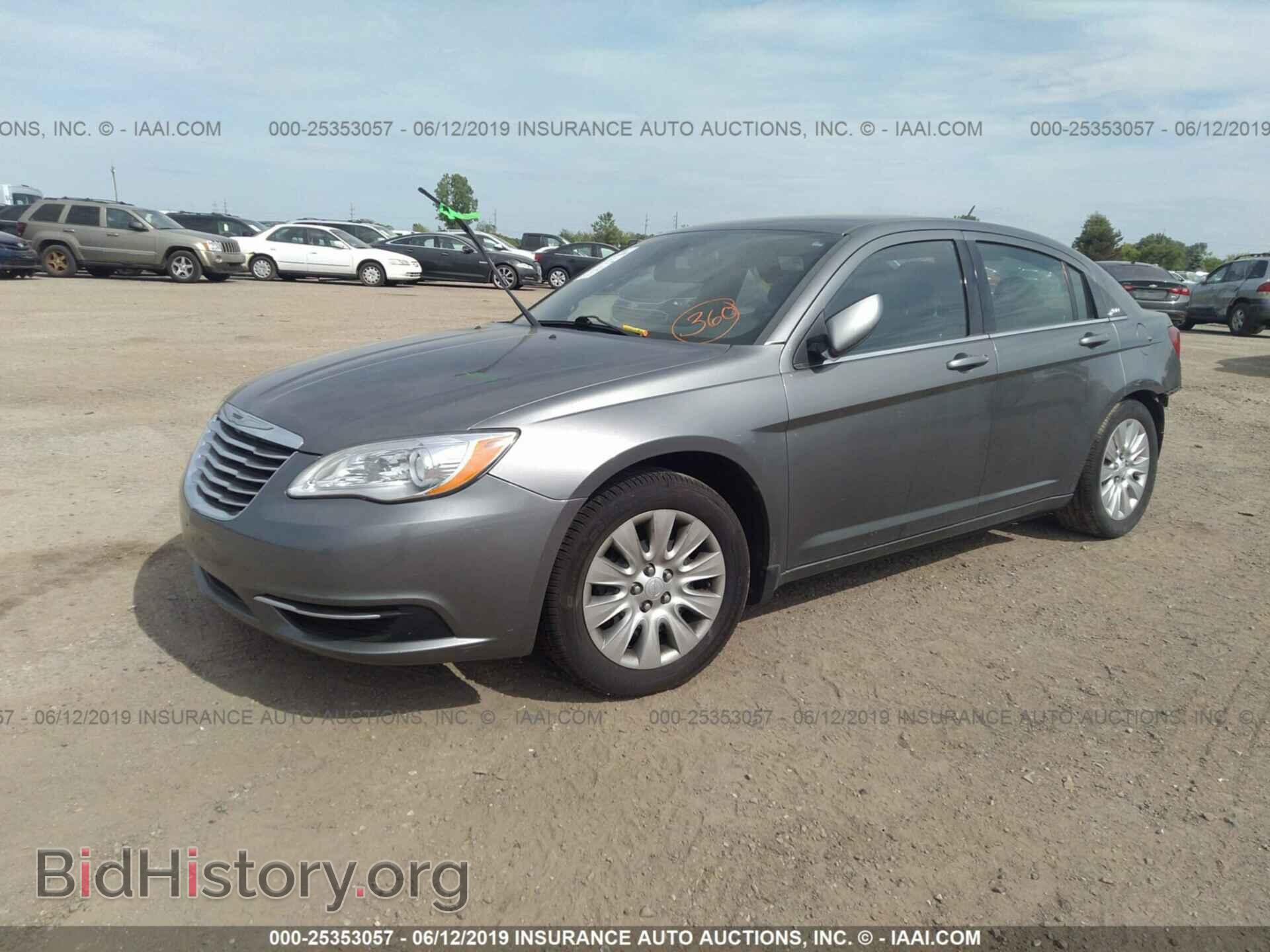 2013 CHRYSLER 200 - VIN: 1C3CCBAB8DN606241 - Фото 2