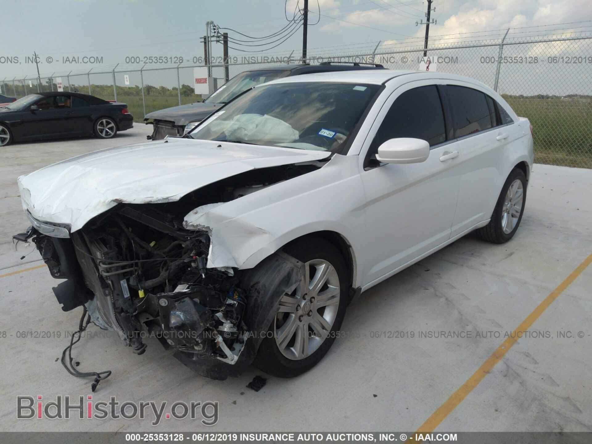 2013 CHRYSLER 200 - VIN: 1C3CCBAB9DN704694 - Photo 2