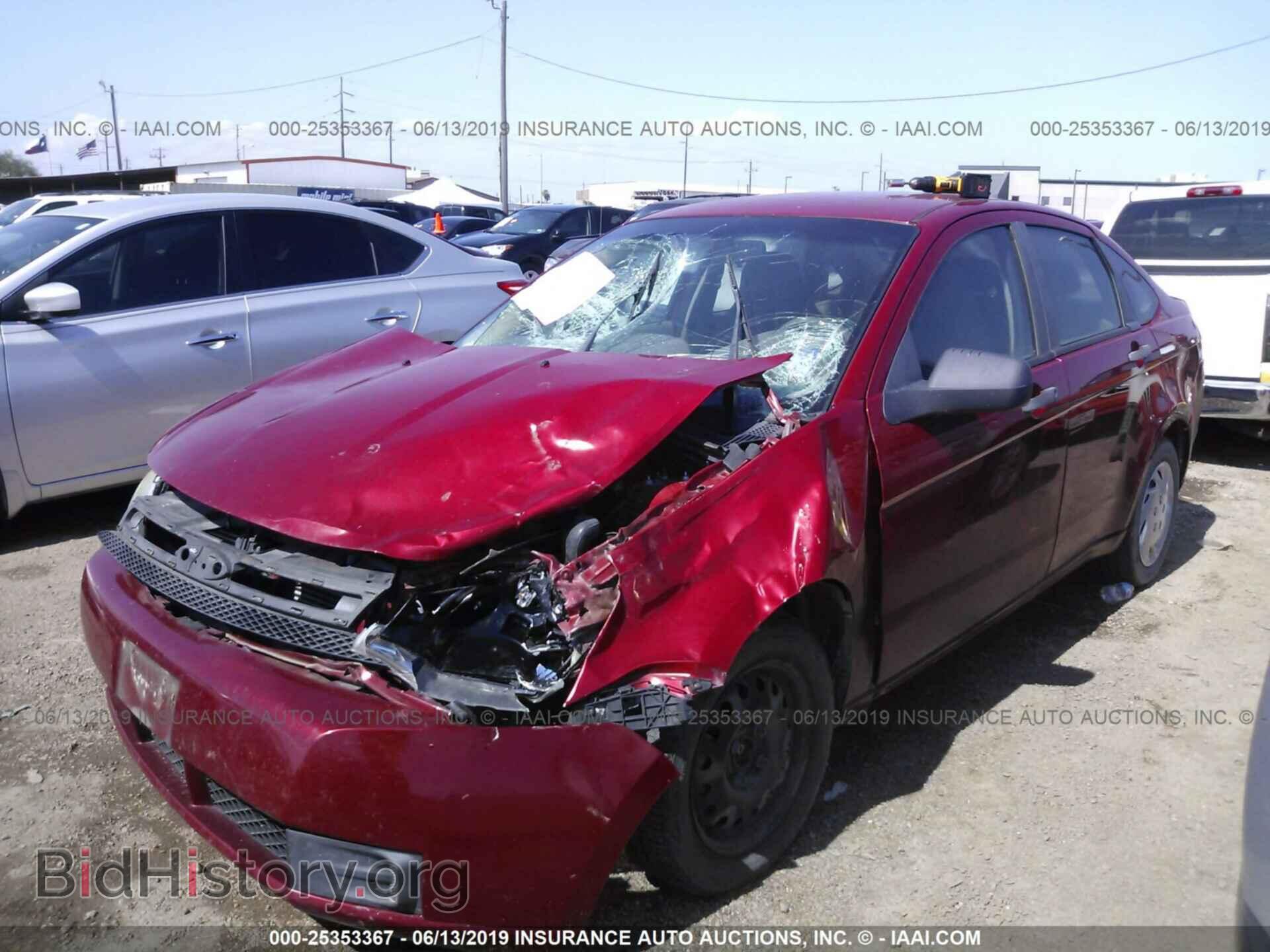 2011 FORD FOCUS - VIN: 1FAHP3EN6BW189747 - Photo 2