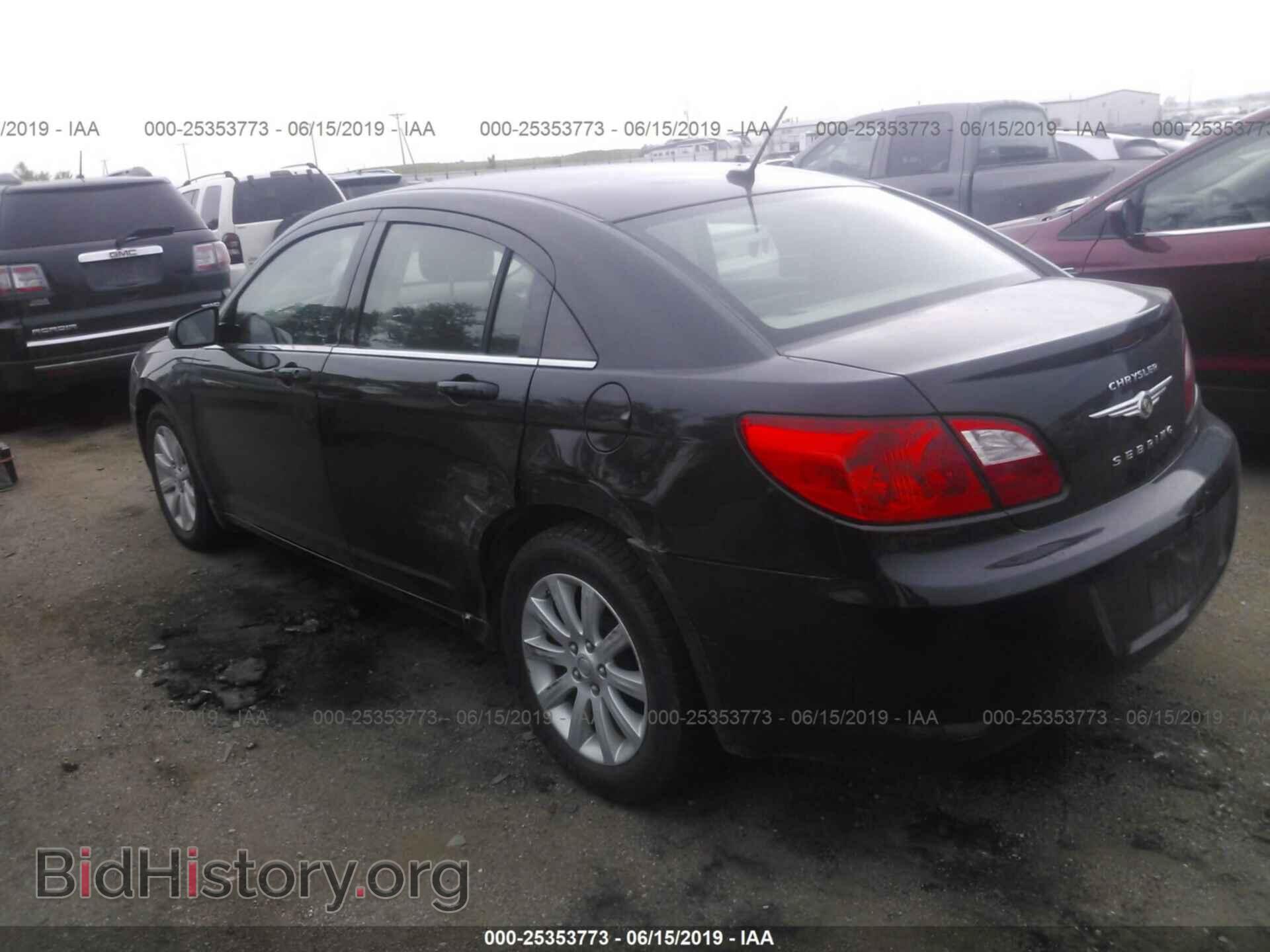 2010 CHRYSLER SEBRING - VIN: 1C3CC5FB9AN181490 - Фото 3