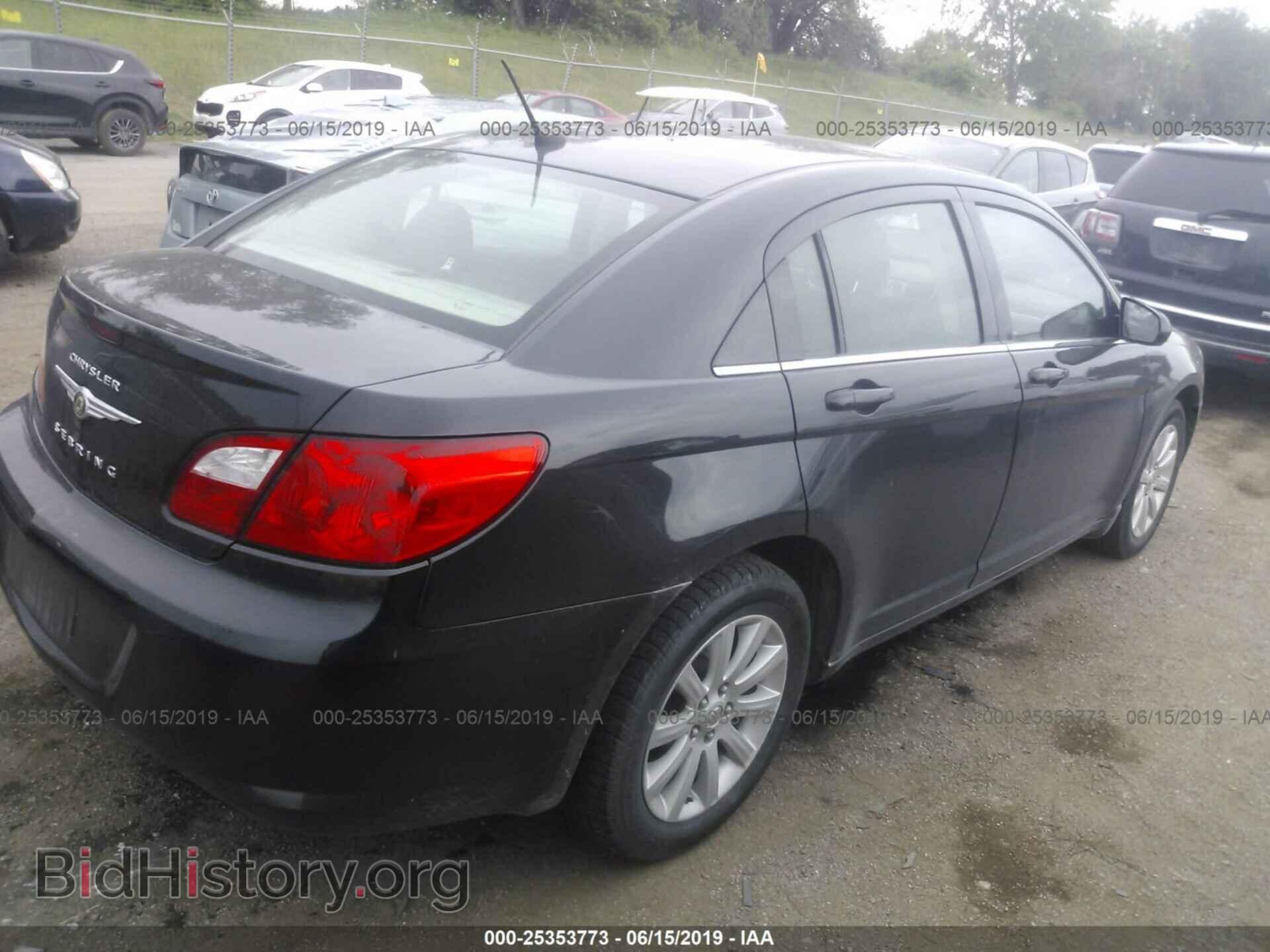 2010 CHRYSLER SEBRING - VIN: 1C3CC5FB9AN181490 - Фото 4