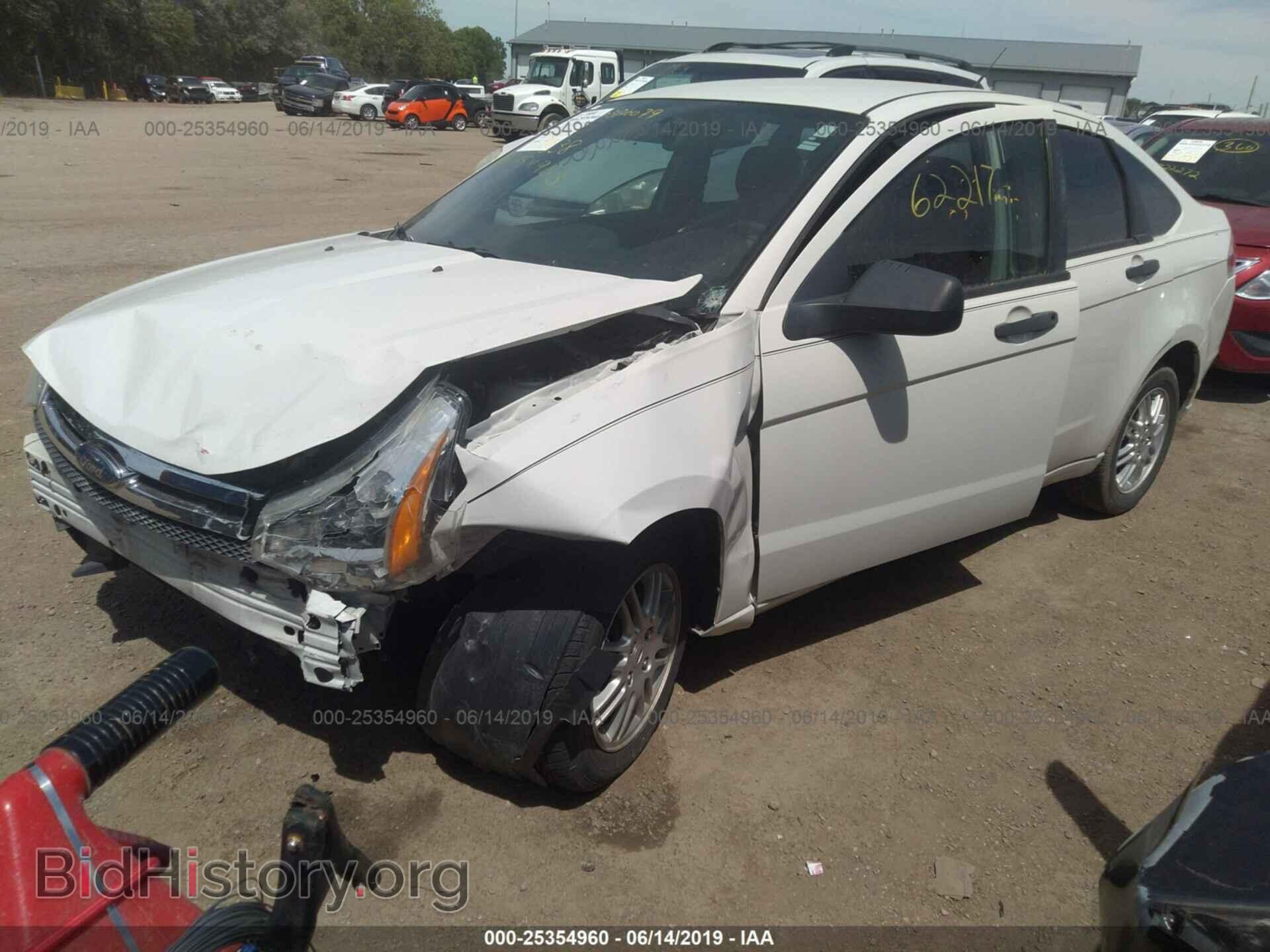 2011 FORD FOCUS - VIN: 1FAHP3FN6BW126338 - Фото 2