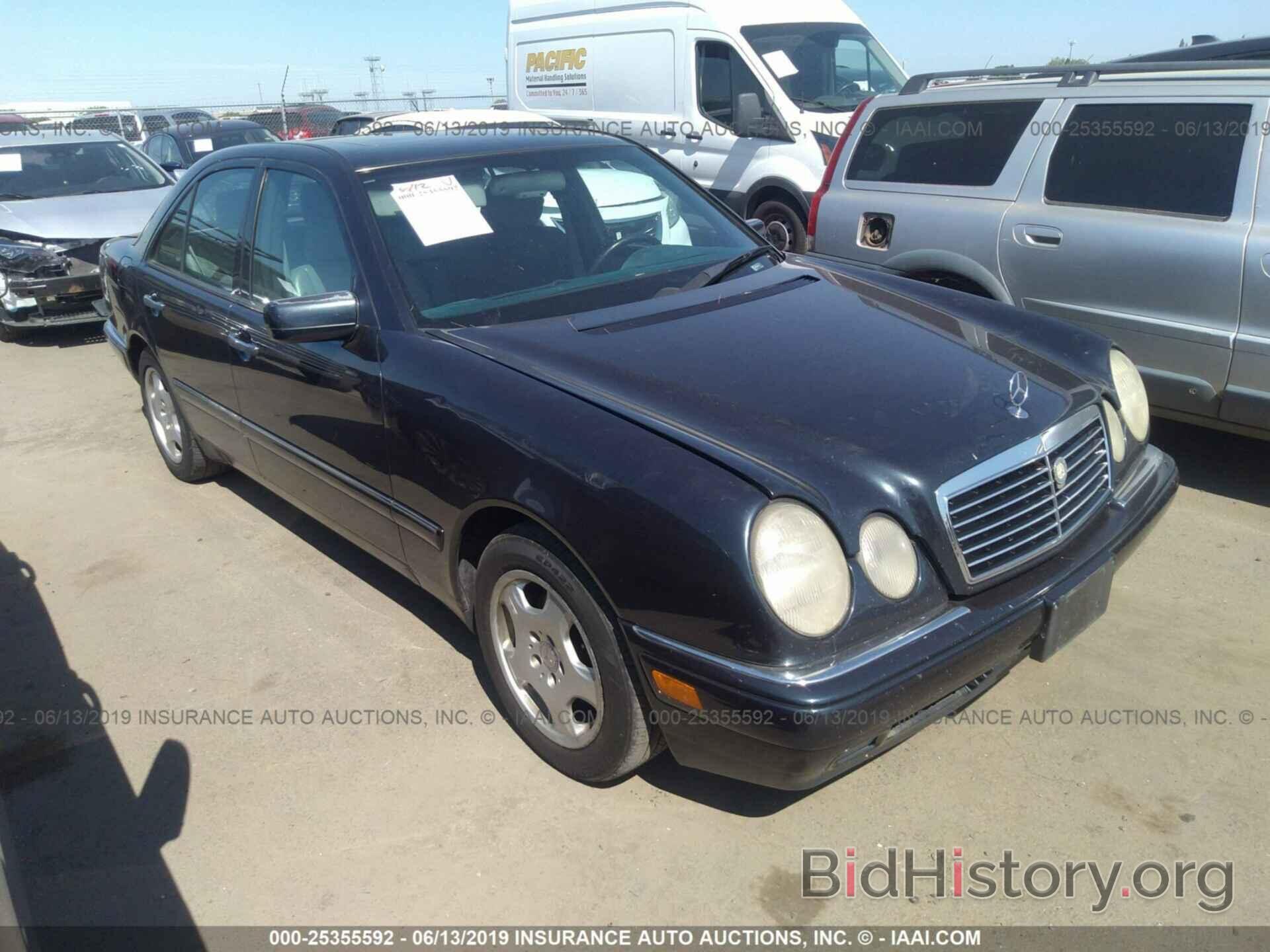 Photo WDBJF55F2TJ023371 - MERCEDES-BENZ E 1996