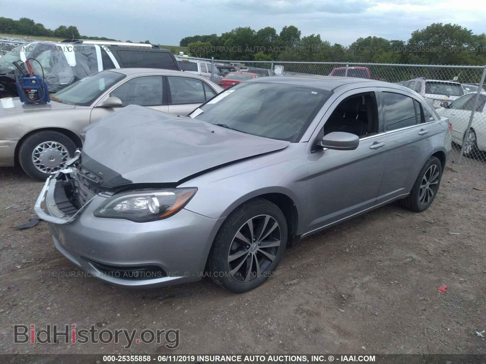 2013 CHRYSLER 200 - VIN: 1C3CCBCG0DN706956 - Фото 2