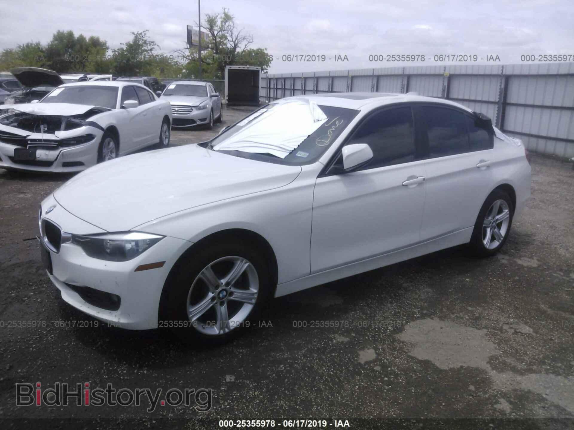 2015 BMW 328 - VIN: WBA3A5C5XFF609596 - Фото 2
