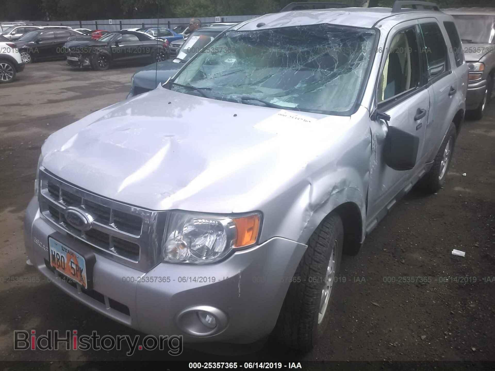 2009 FORD ESCAPE - VIN: 1FMCU03G09KB01384 - Фото 2