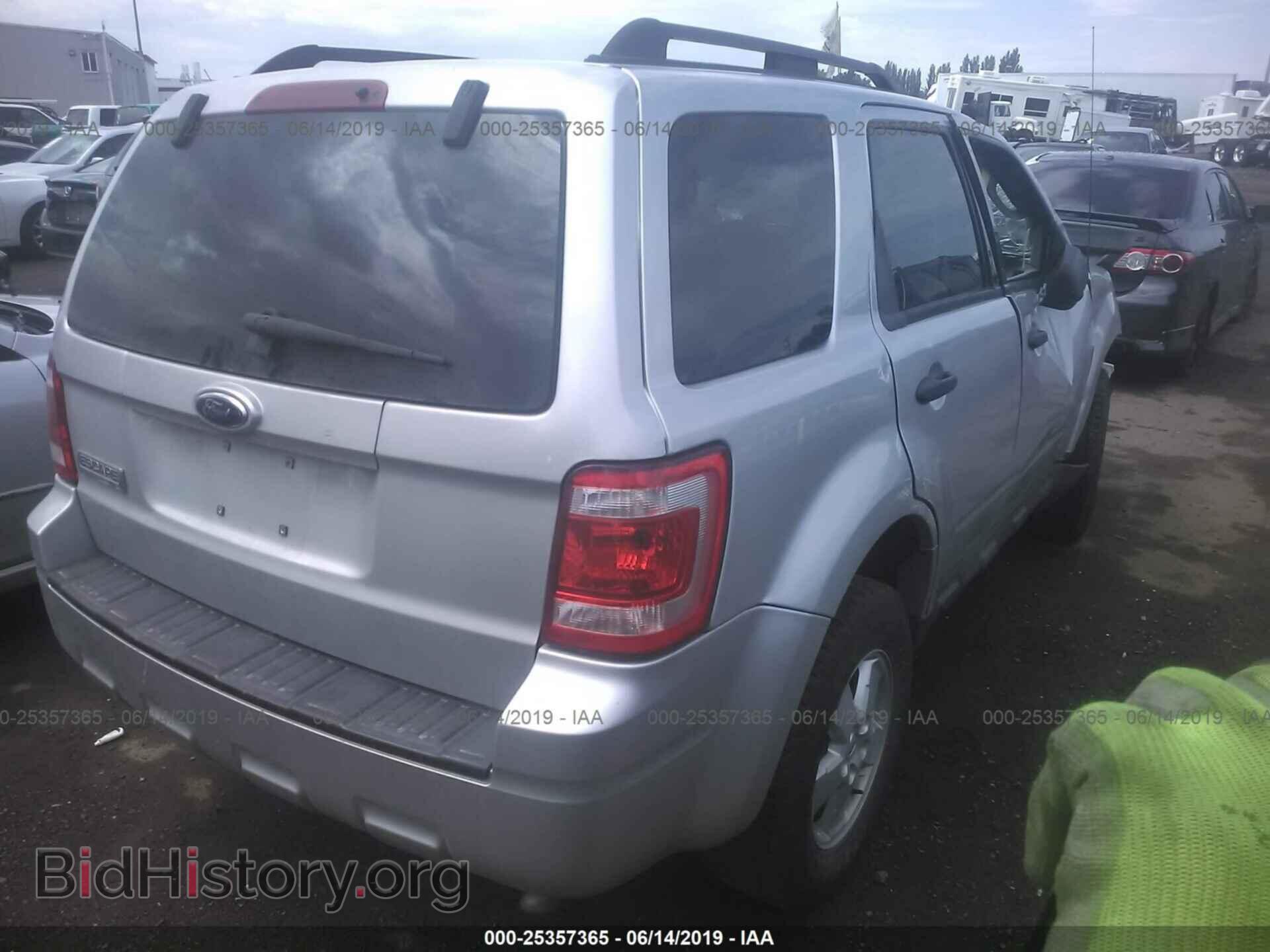 2009 FORD ESCAPE - VIN: 1FMCU03G09KB01384 - Фото 4