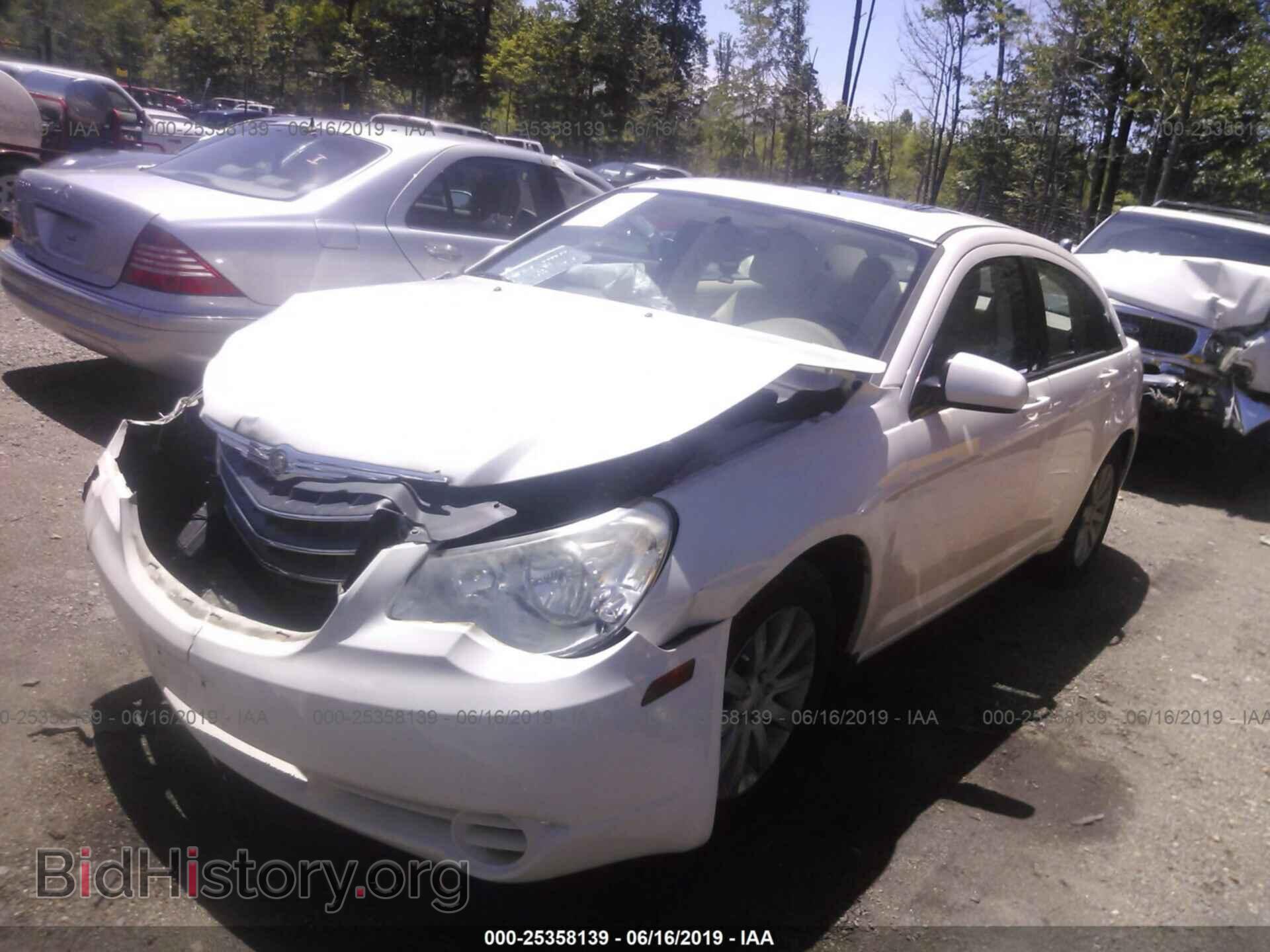 2010 CHRYSLER SEBRING - VIN: 1C3CC5FB5AN214520 - Фото 2