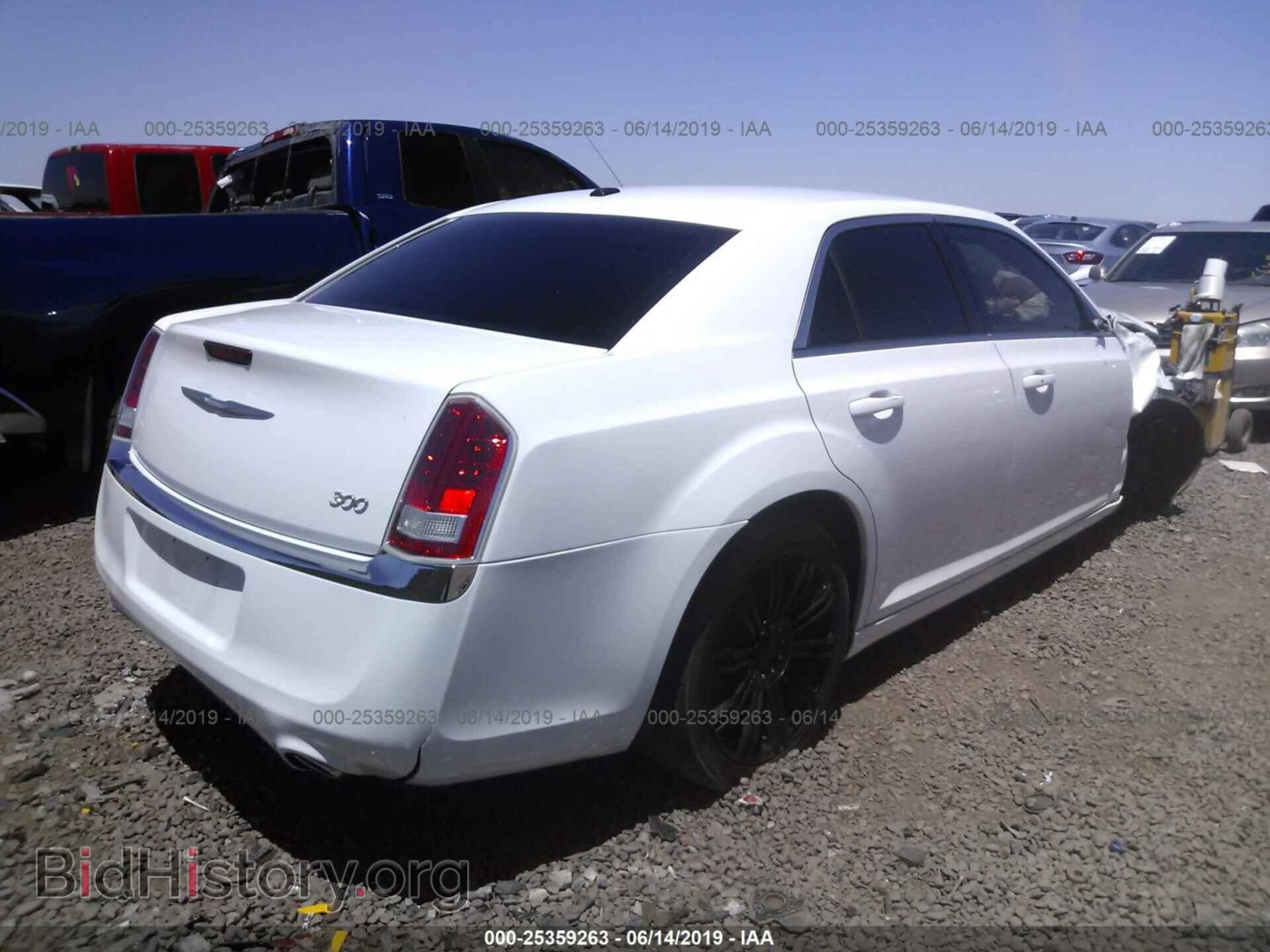 2014 CHRYSLER 300 - VIN: 2C3CCAAG5EH378828 - Фото 4