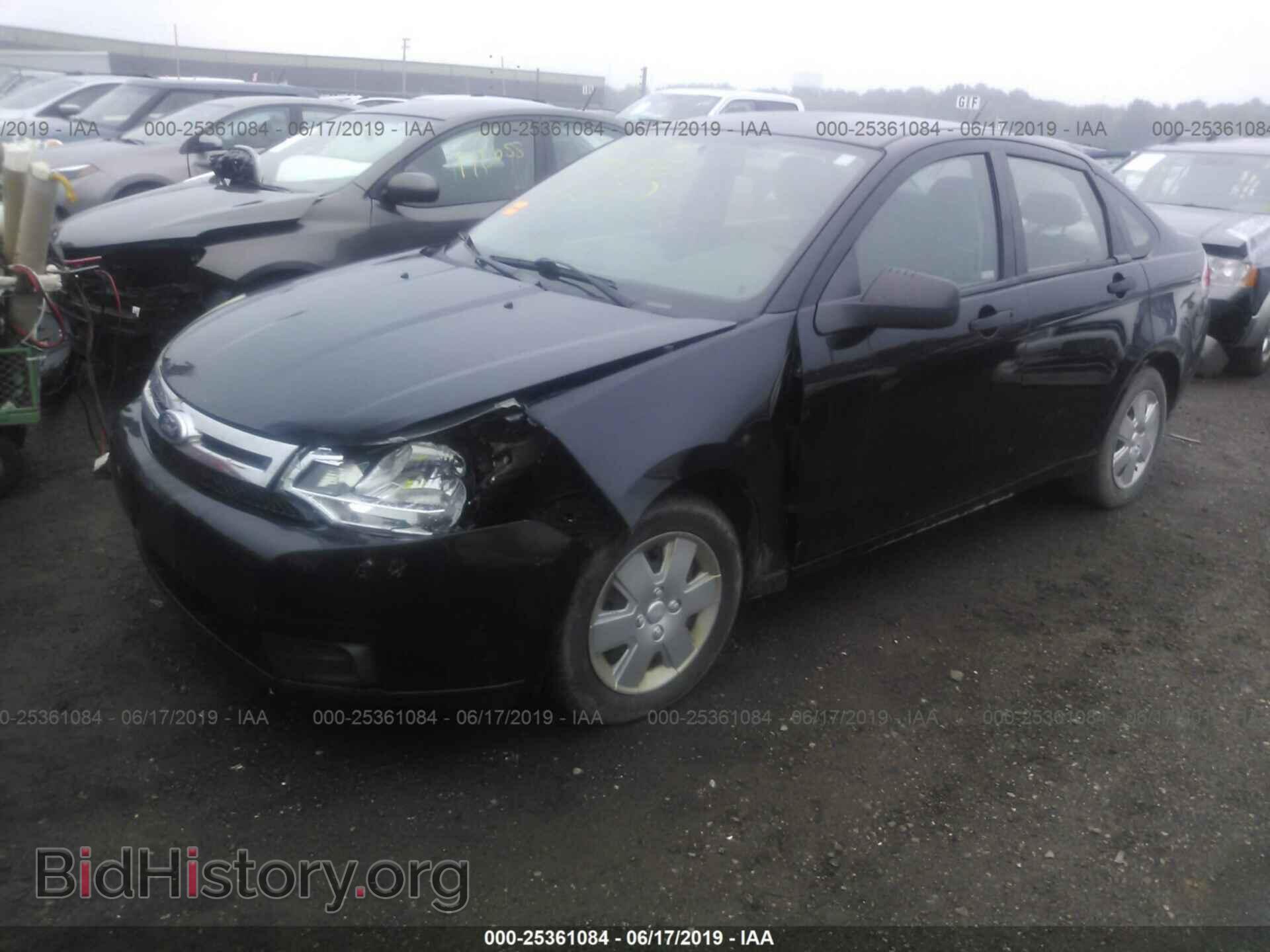 2011 FORD FOCUS - VIN: 1FAHP3EN8BW141232 - Фото 2