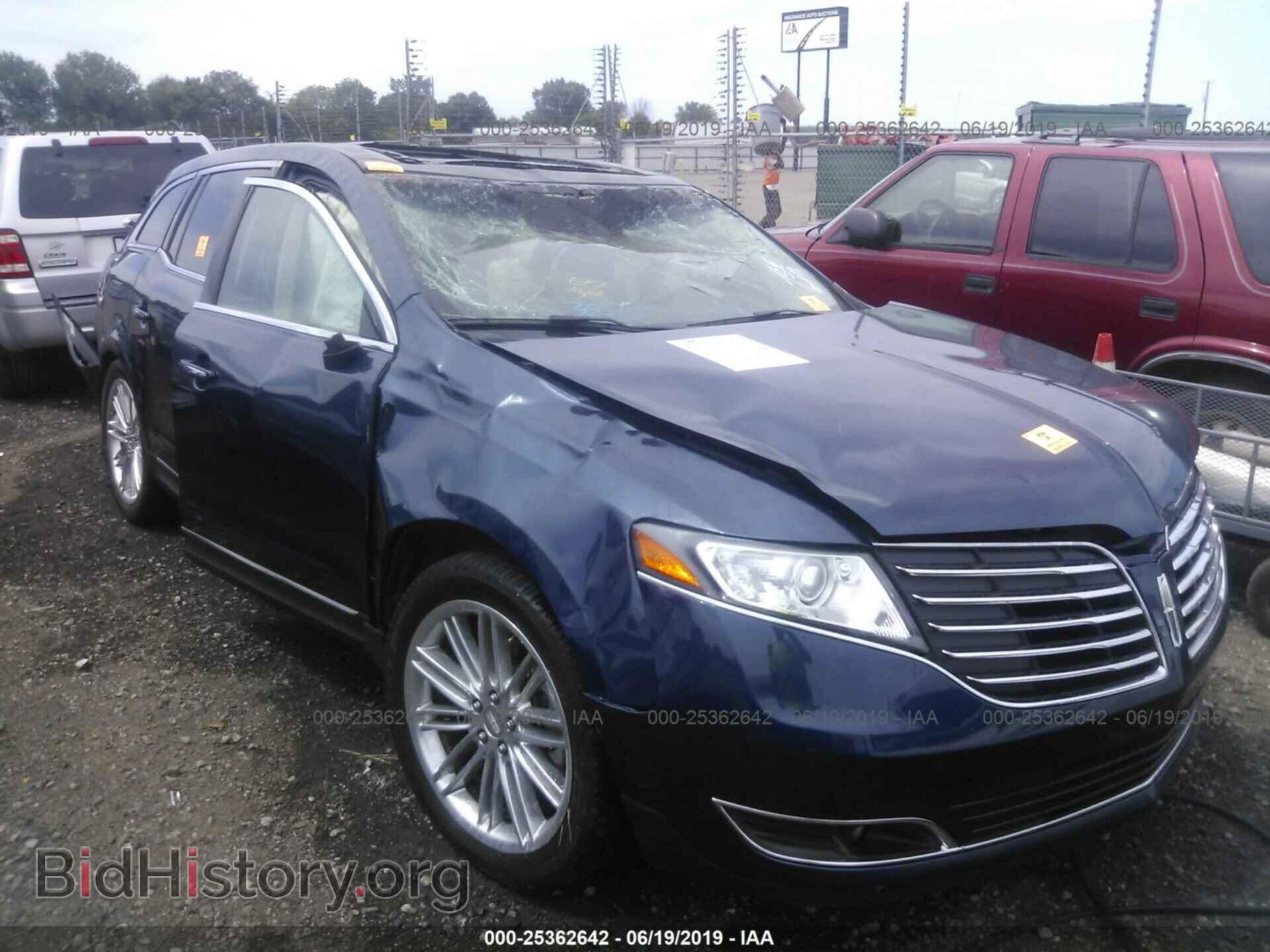 Photo 2LMHJ5AT9HBL00569 - LINCOLN MKT 2017