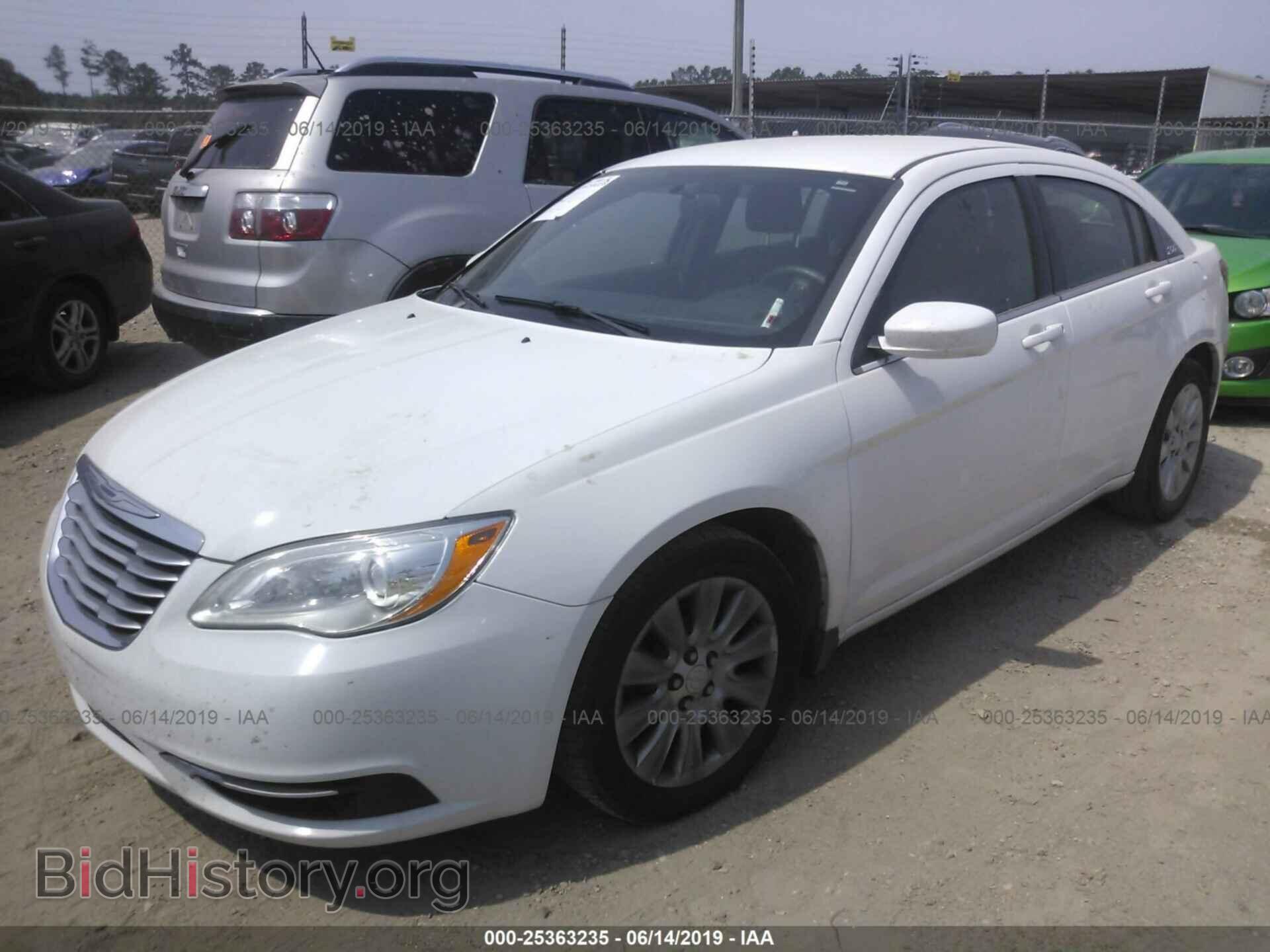 2014 CHRYSLER 200 - VIN: 1C3CCBABXEN211026 - Фото 2