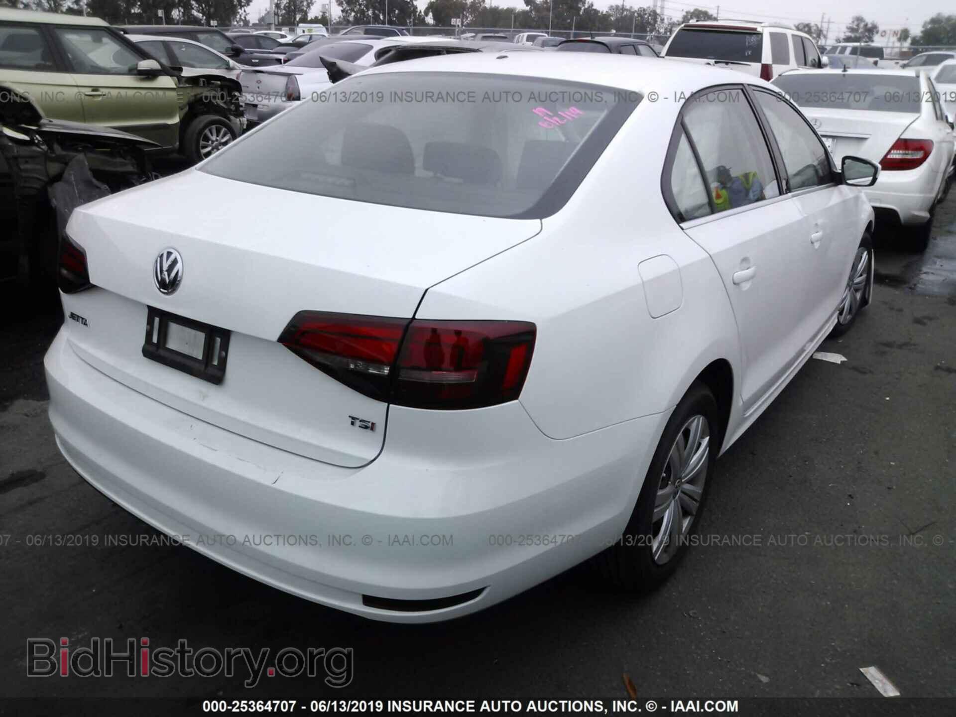 2017 VOLKSWAGEN JETTA - VIN: 3VW2B7AJ1HM328116 - Photo 4