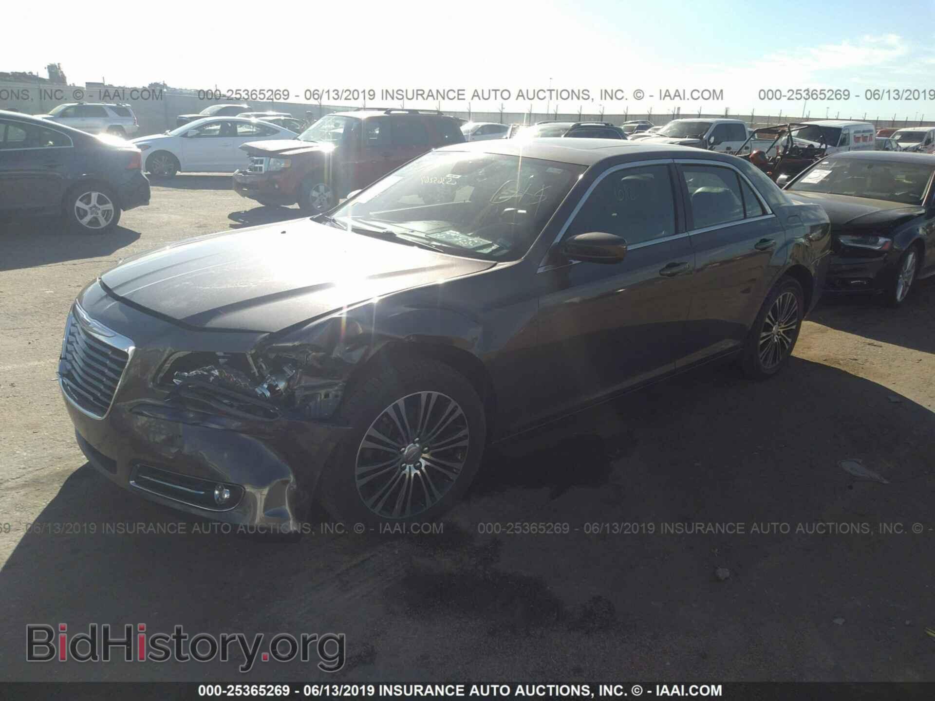 2013 CHRYSLER 300 - VIN: 2C3CCAGG3DH733095 - Photo 2