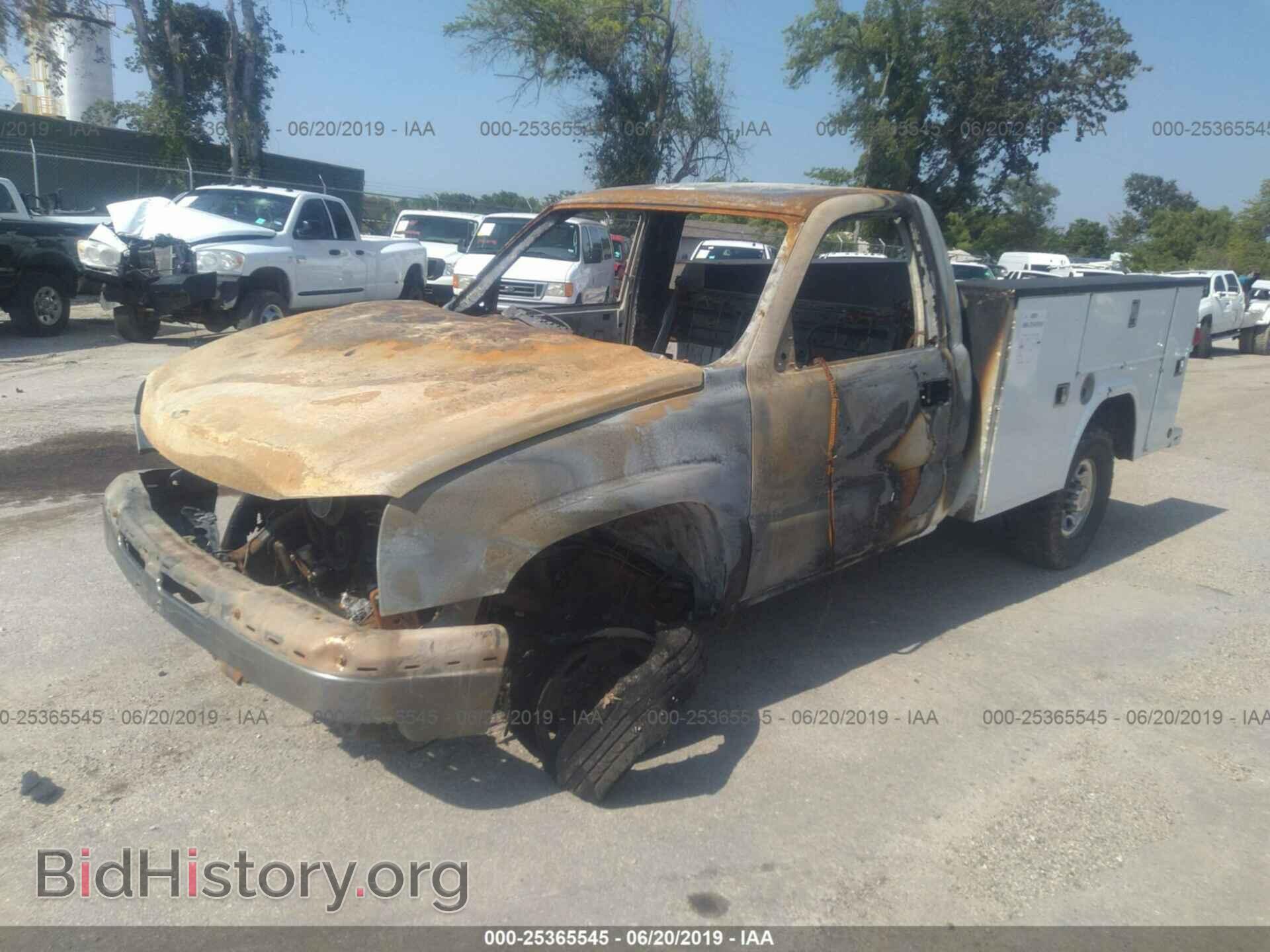 2005 CHEVROLET SILVERADO - VIN: 1GCHC24275E323473 - Фото 2