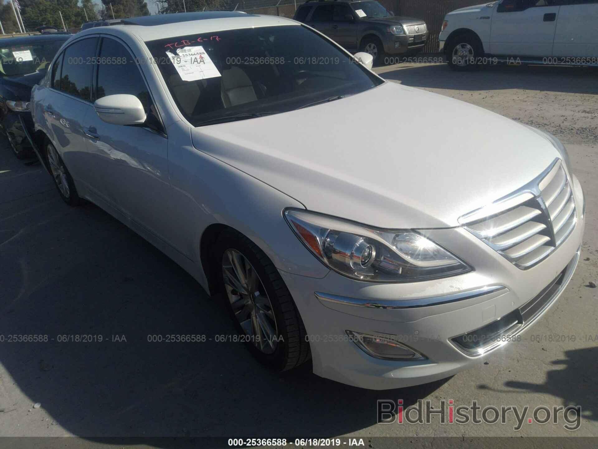 Photo KMHGC4DD0DU239729 - HYUNDAI GENESIS 2013