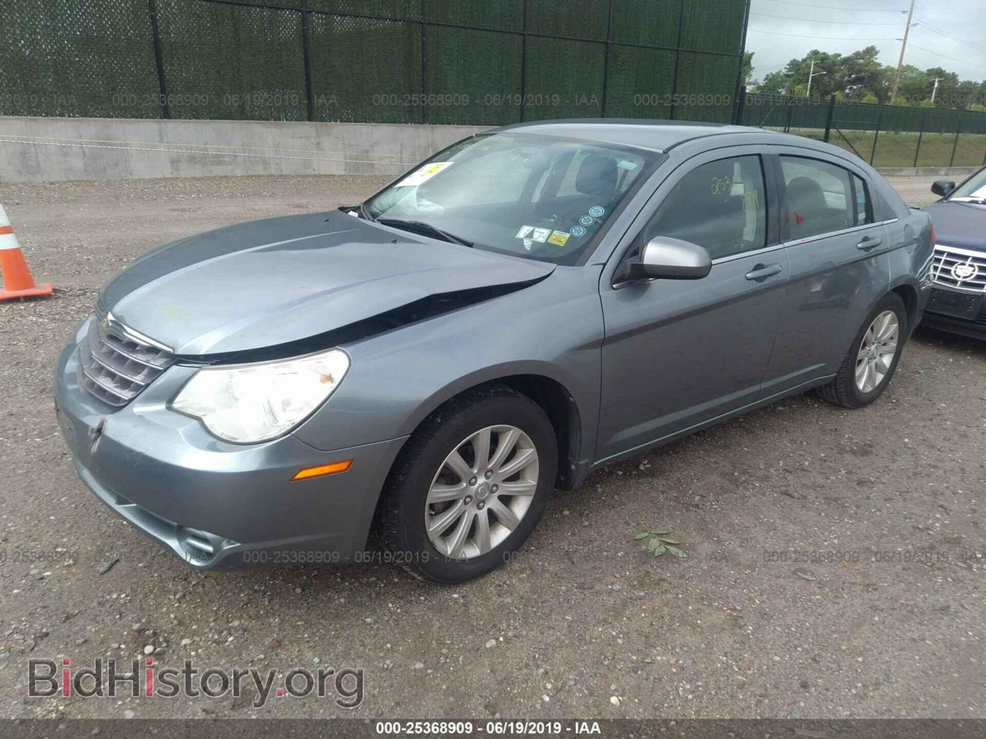 2010 CHRYSLER SEBRING - VIN: 1C3CC5FB6AN140461 - Фото 2