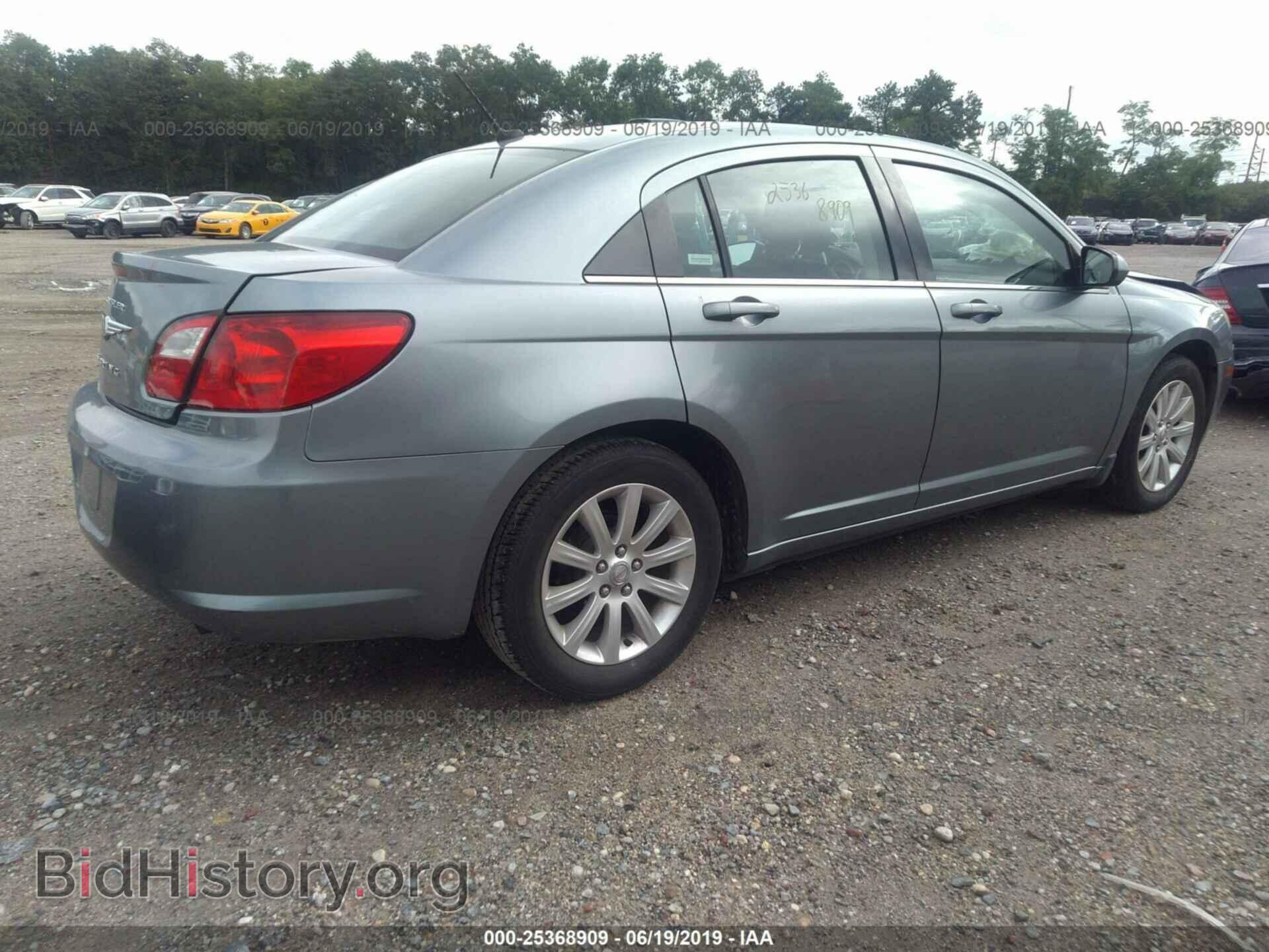 2010 CHRYSLER SEBRING - VIN: 1C3CC5FB6AN140461 - Фото 4