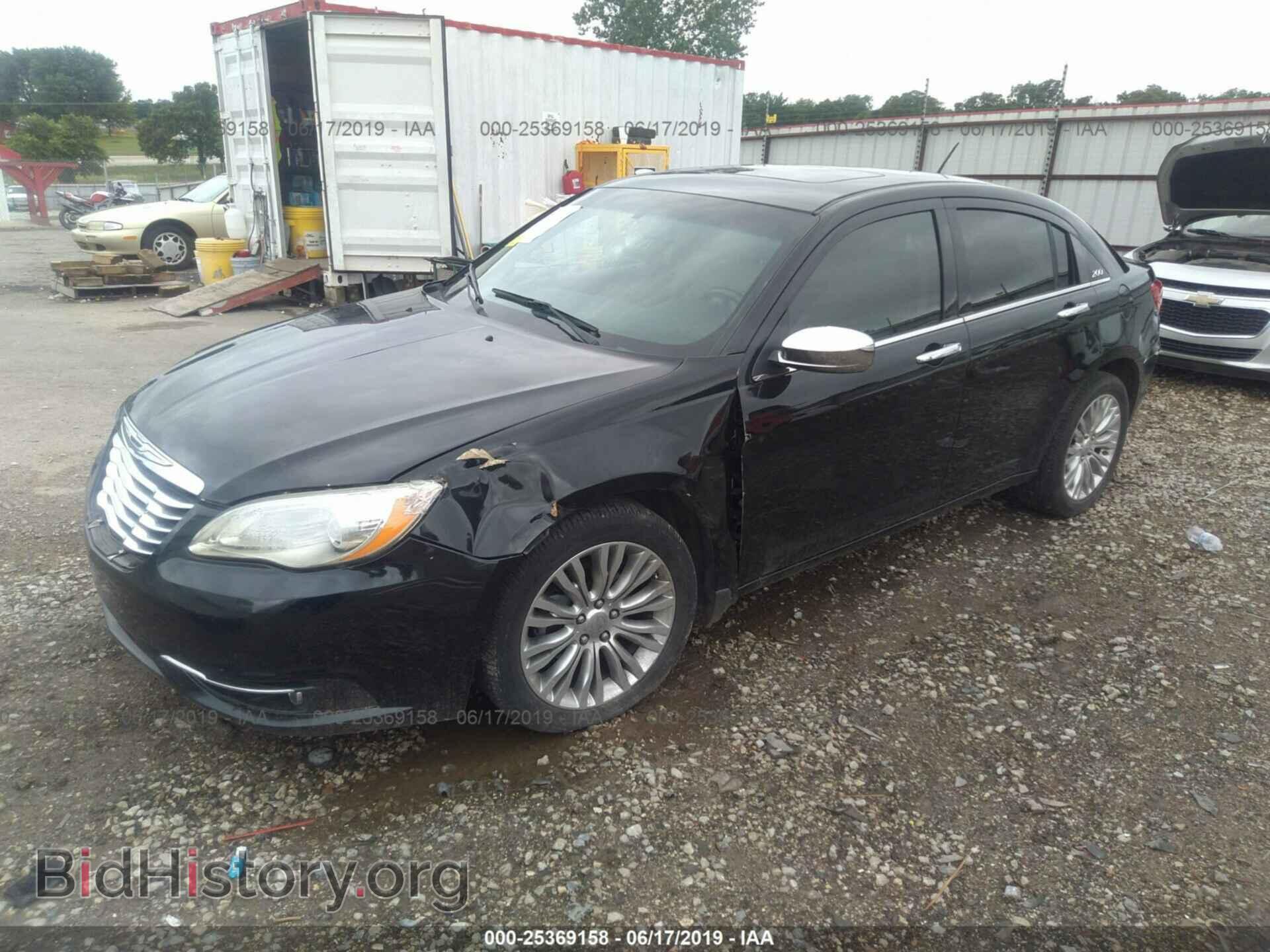 2011 CHRYSLER 200 - VIN: 1C3BC2FG1BN610998 - Фото 2