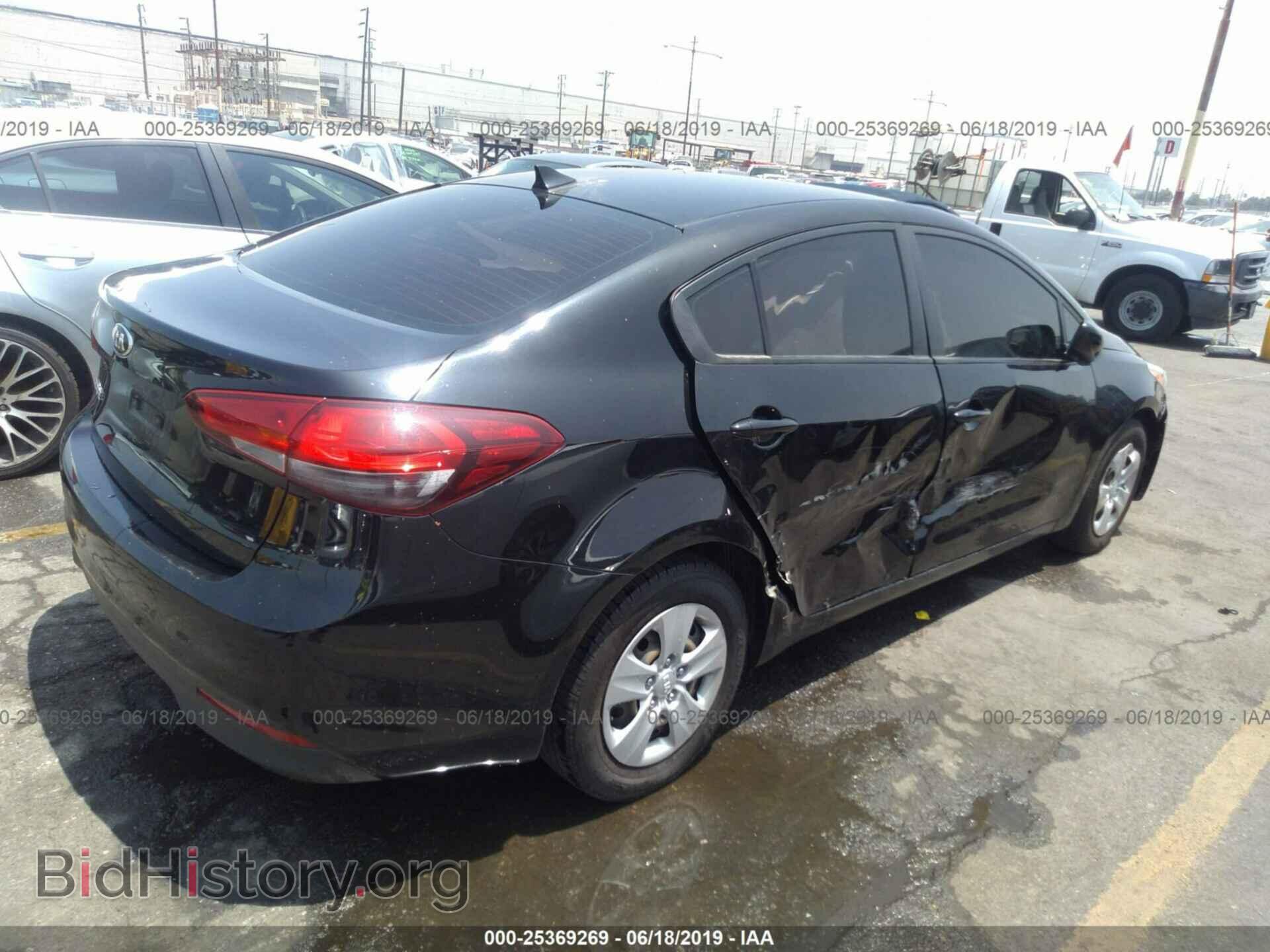 2017 KIA FORTE - VIN: 3KPFK4A76HE075568 - Photo 4