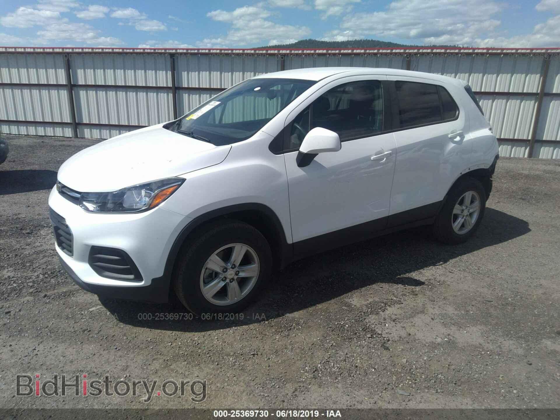 2017 Chevrolet Trax - VIN: 3GNCJNSB0HL261326 - Фото 2