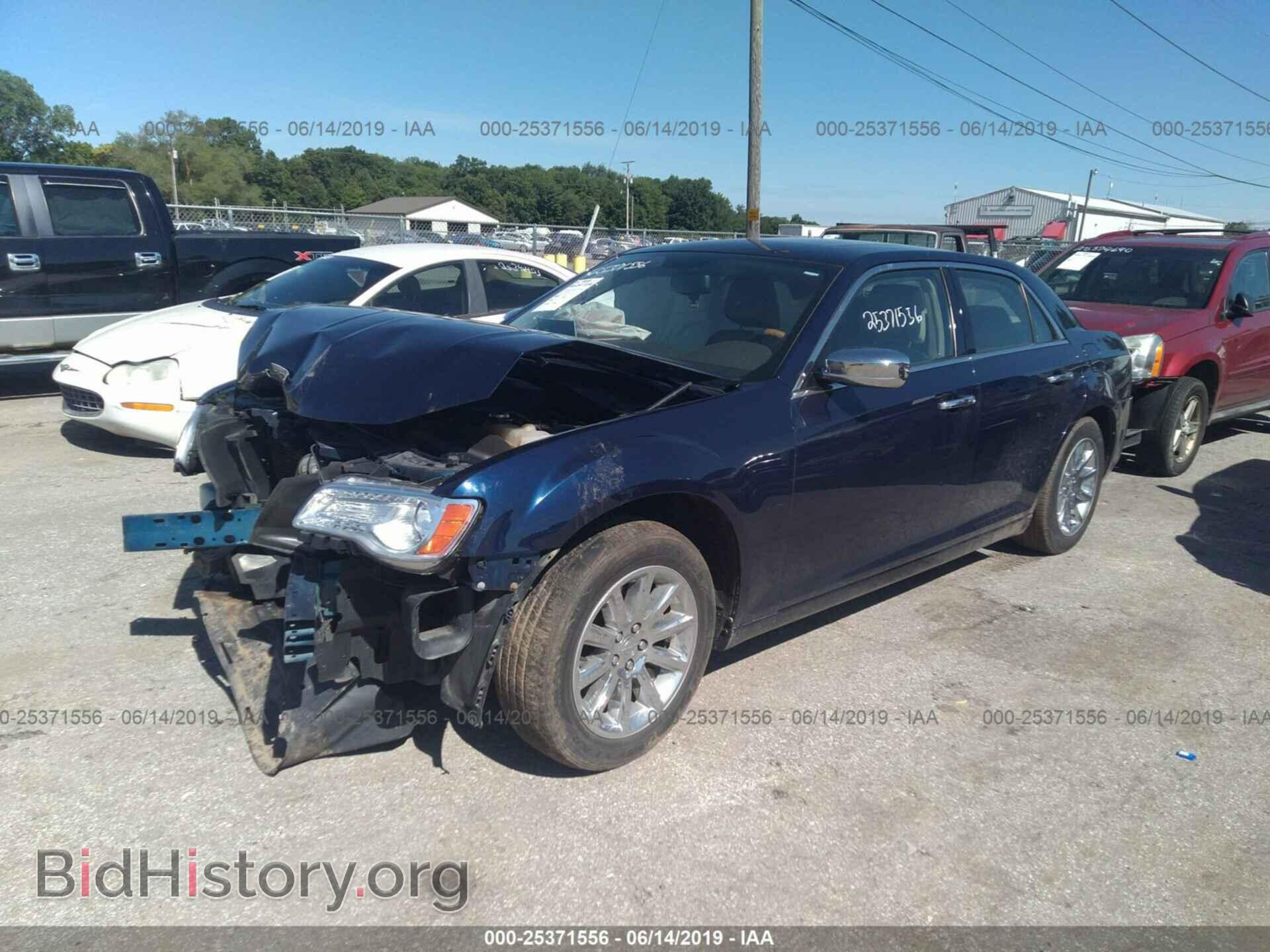 2014 CHRYSLER 300C - VIN: 2C3CCAEG1EH237166 - Фото 2